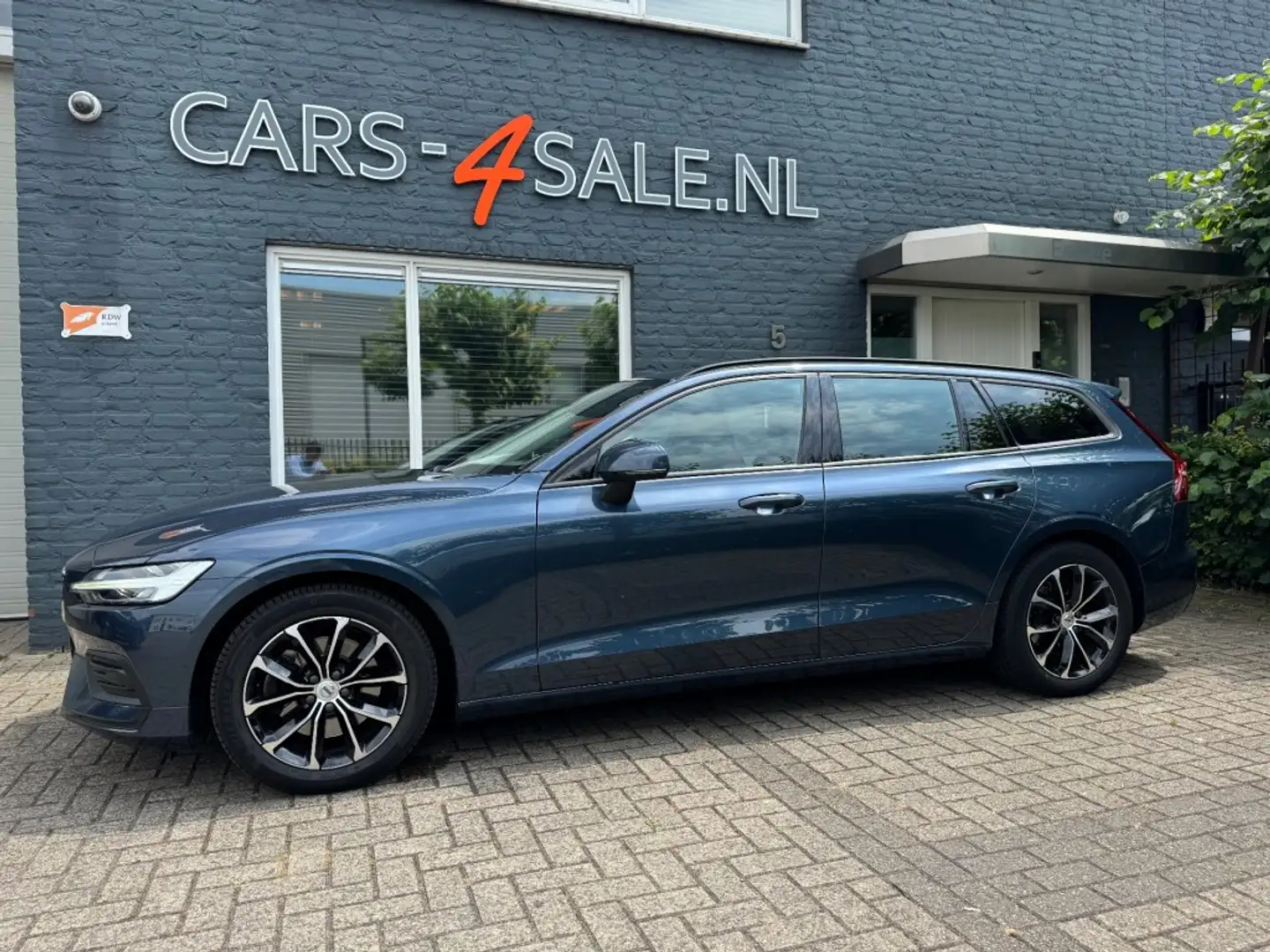 Volvo V60 2.0 B3 Autom.Momentum Advantage + Camera + Stuurve Blue - 2