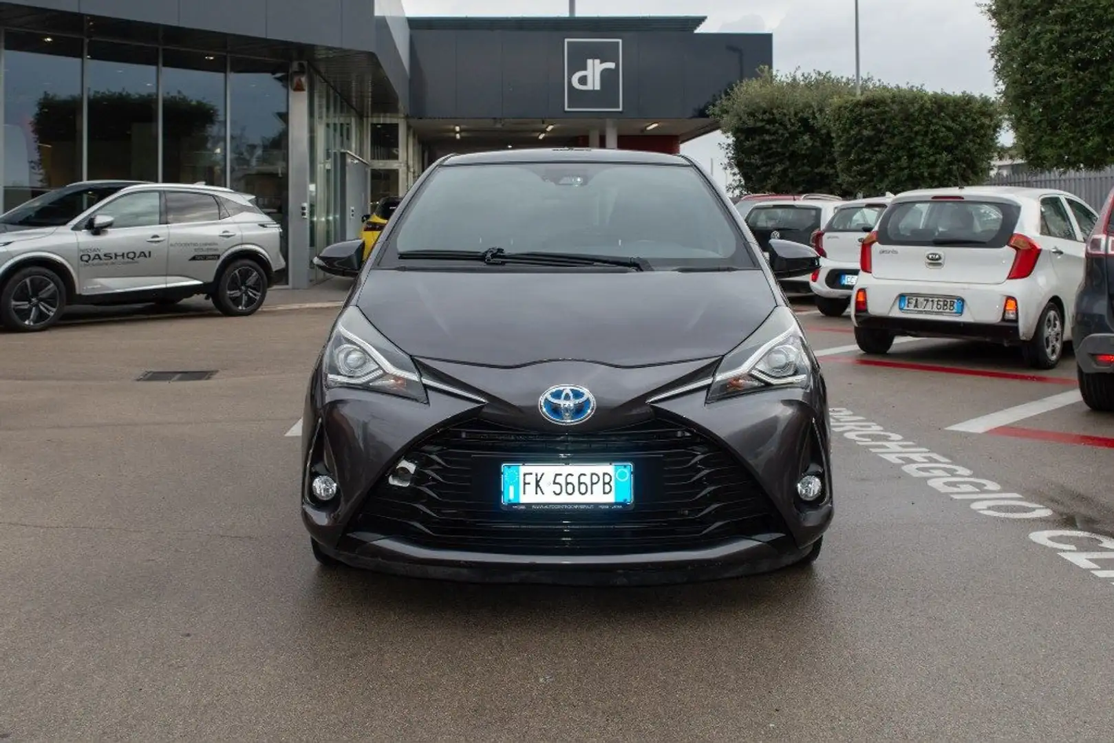 Toyota Yaris 1.5 Hybrid 5 porte Active Grigio - 2