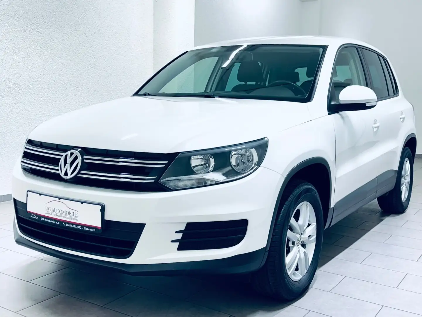 Volkswagen Tiguan Trend & Fun * 1.H * St-Heizung * 8xREIFEN Weiß - 1