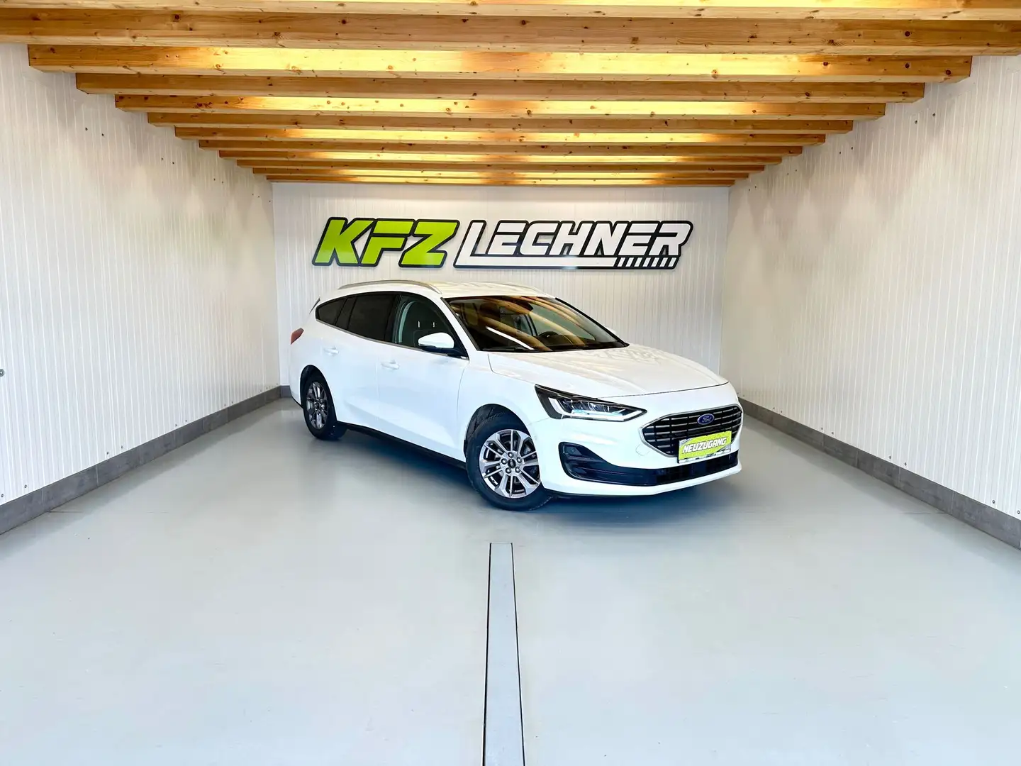 Ford Focus Turnier 1.5 EcoBl. Aut. "Titanium X" LED*R-KAM*NA Weiß - 1