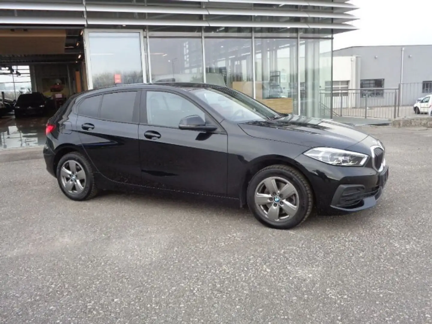 BMW 116 d Advantage Auto. *LED *NAVI Schwarz - 2