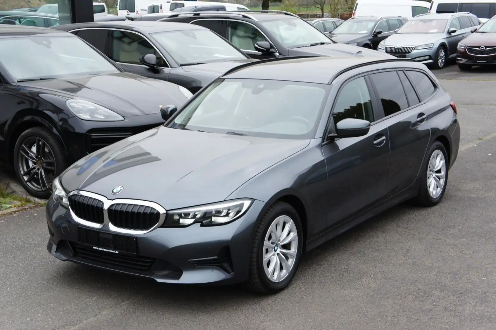 BMW 320 d xDrive Advantage*AHK*NAV*KAM*LED*APP*STDHZG Grau - 1