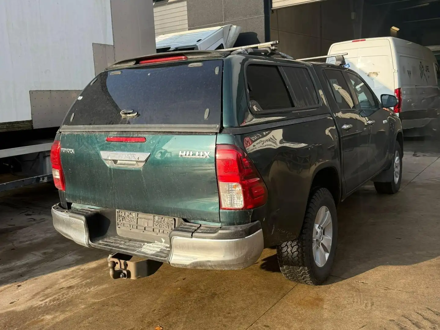 Toyota Hilux Double Cab 4x4 (Stock ID 24667) Verde - 2