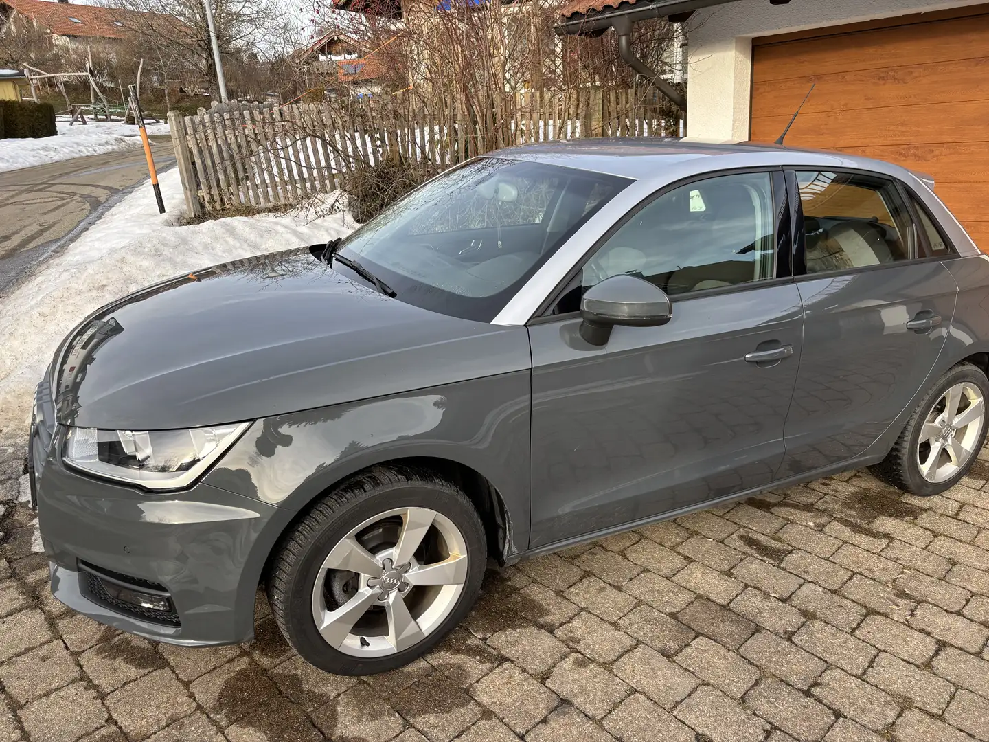 Audi A1 sport Grau - 2