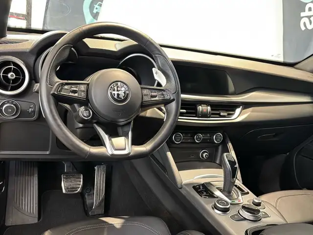 Alfa Romeo Stelvio view 12