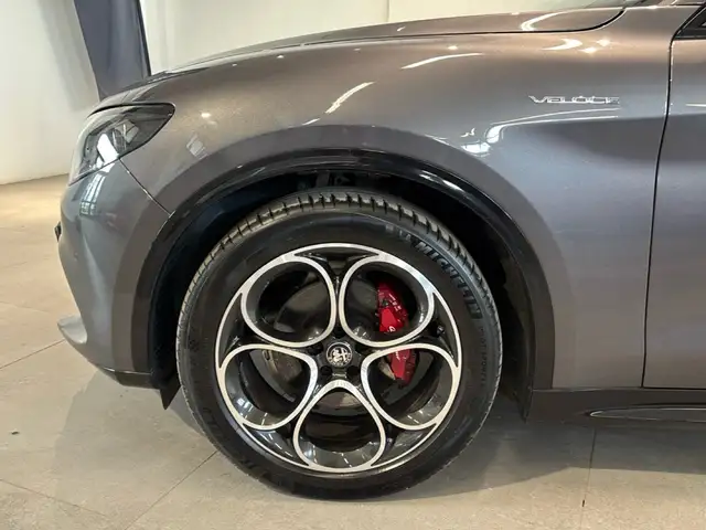 Alfa Romeo Stelvio view 8