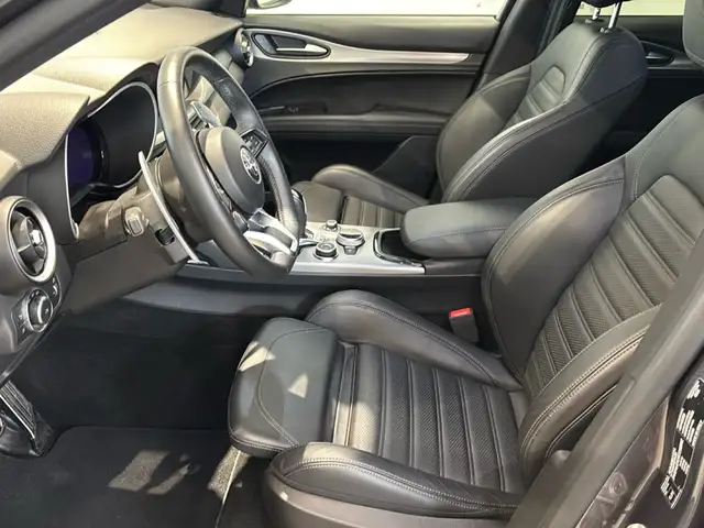 Alfa Romeo Stelvio view 10