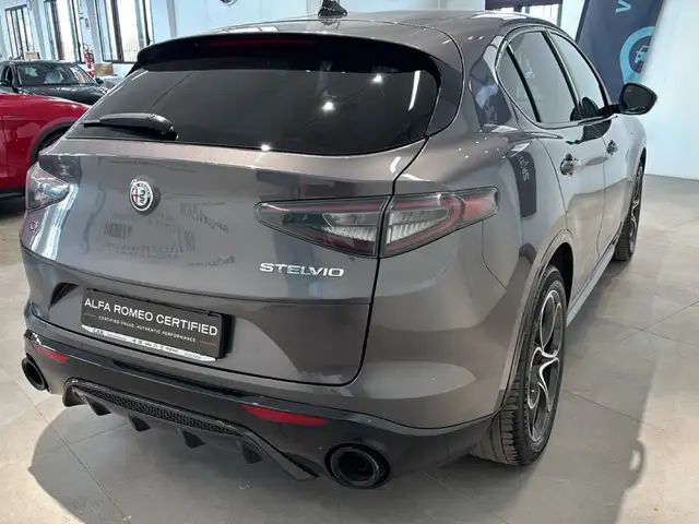 Alfa Romeo Stelvio view 4