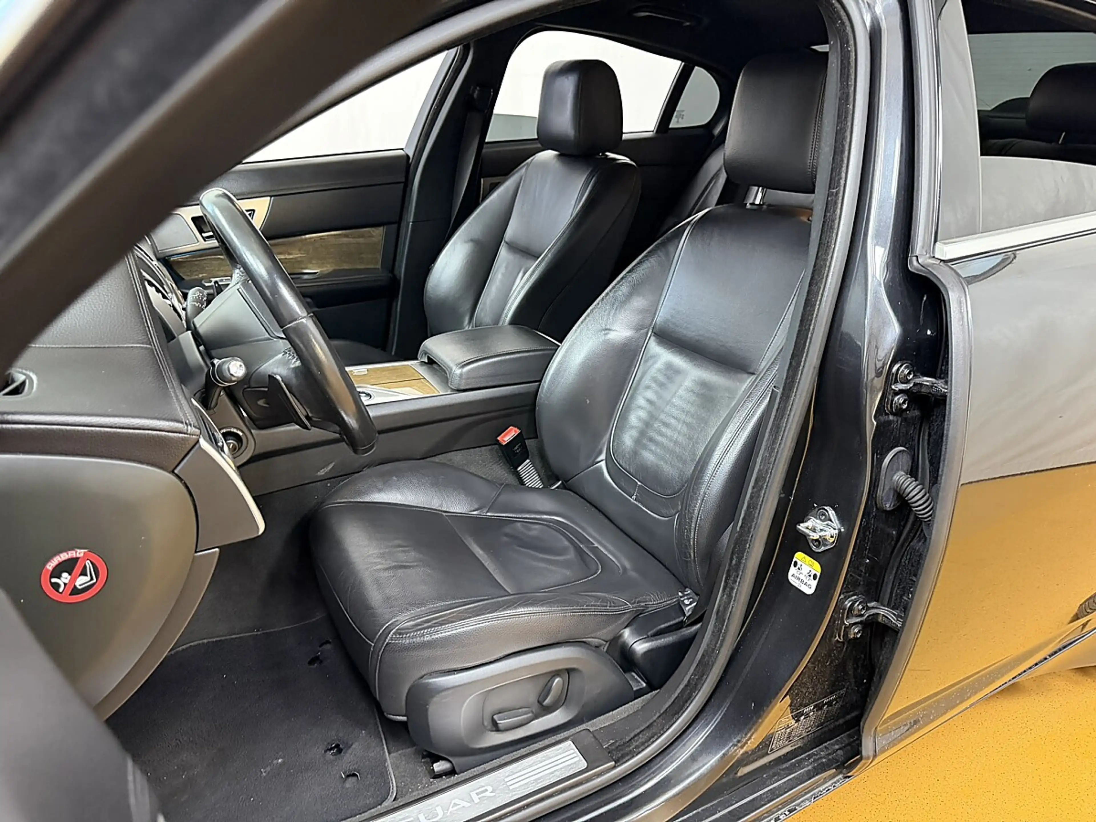 Jaguar XF 2,2 TD — photo 7