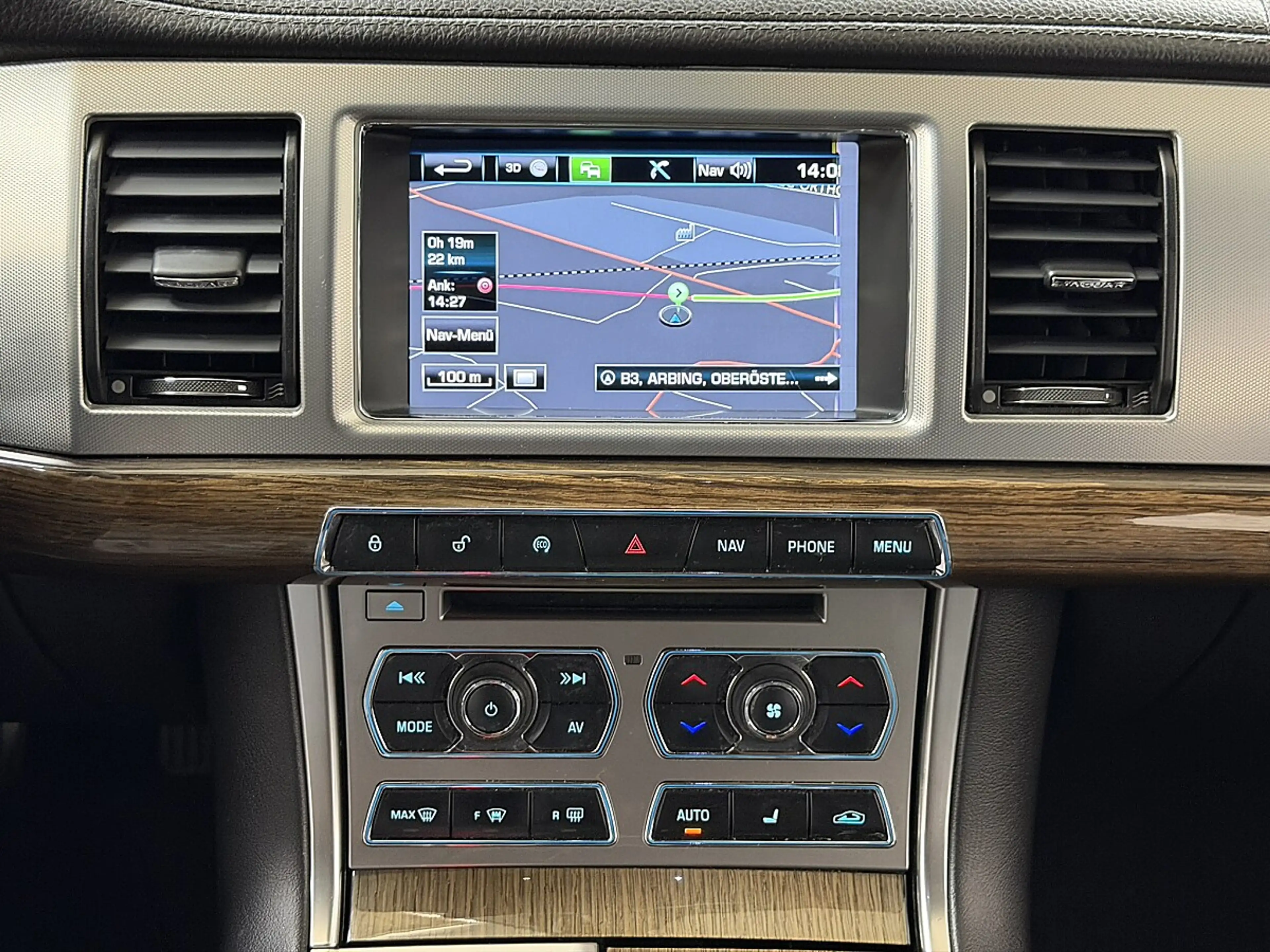 Jaguar XF 2,2 TD — photo 20