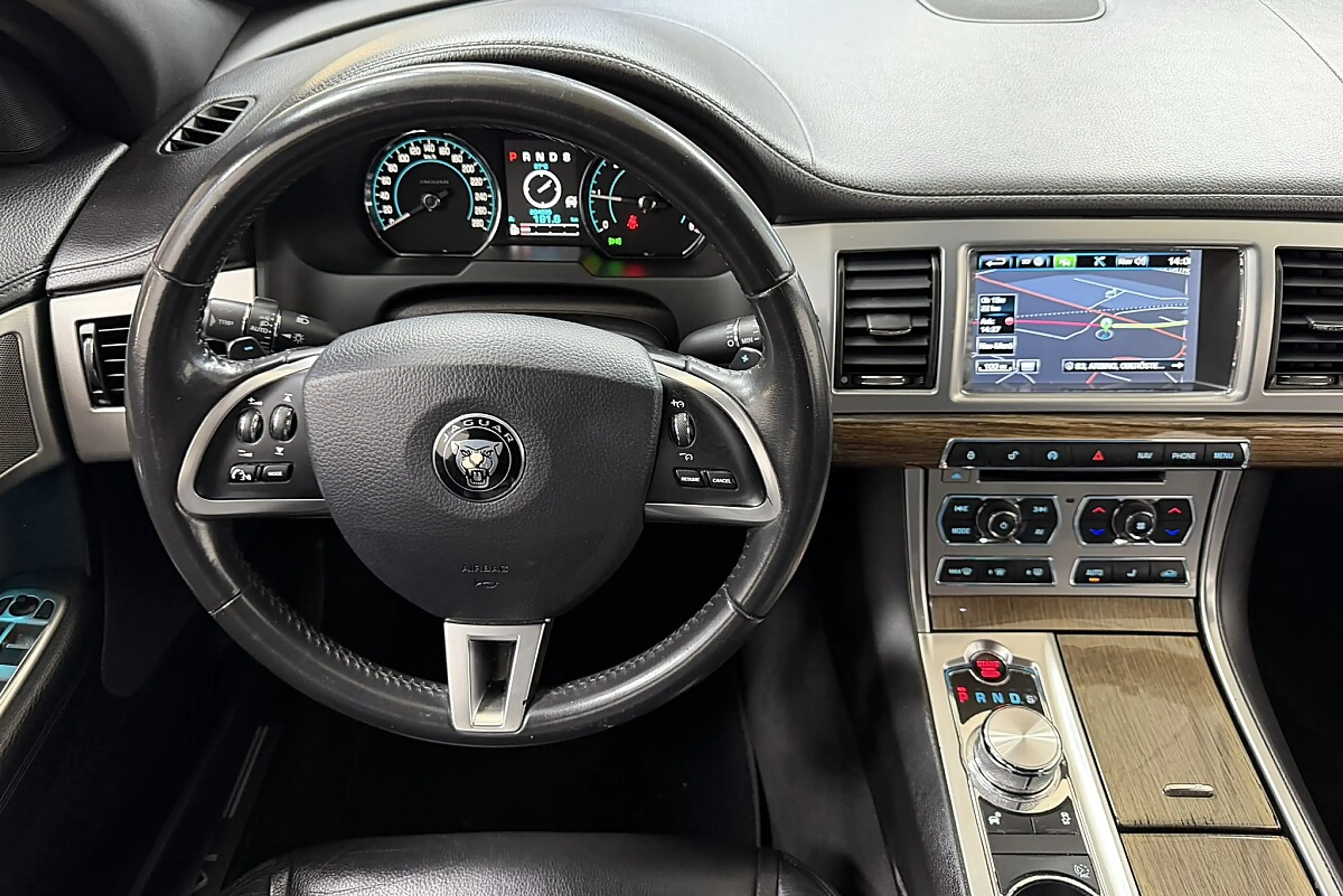 Jaguar XF 2,2 TD — photo 13