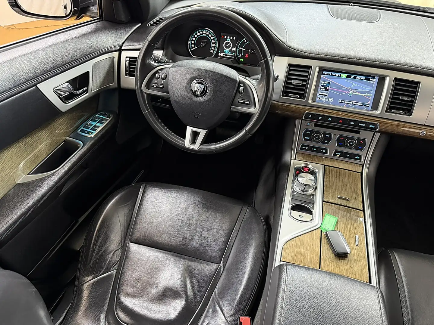 Jaguar XF 2,2 TD Schwarz - 2