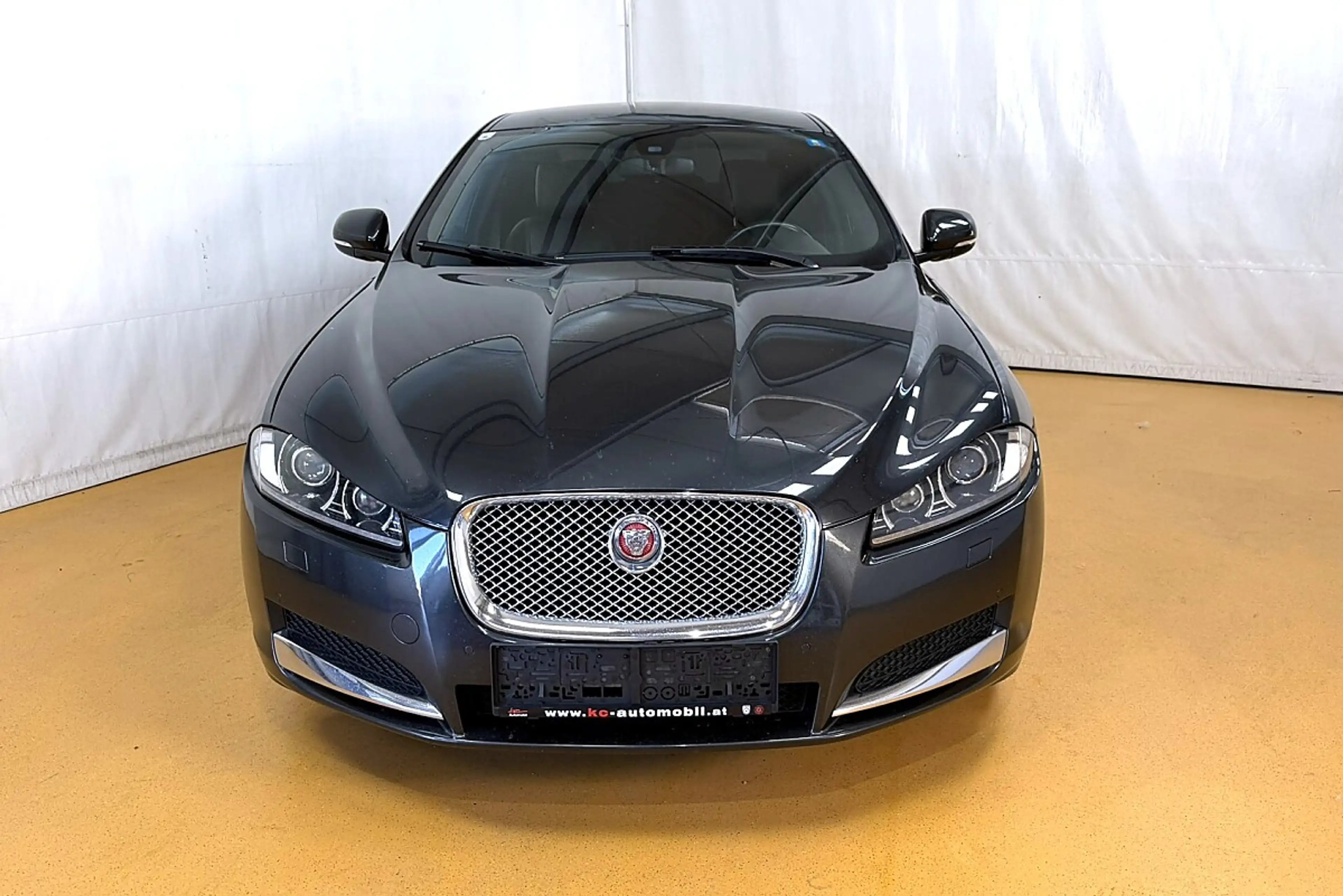Jaguar XF 2,2 TD — photo 12
