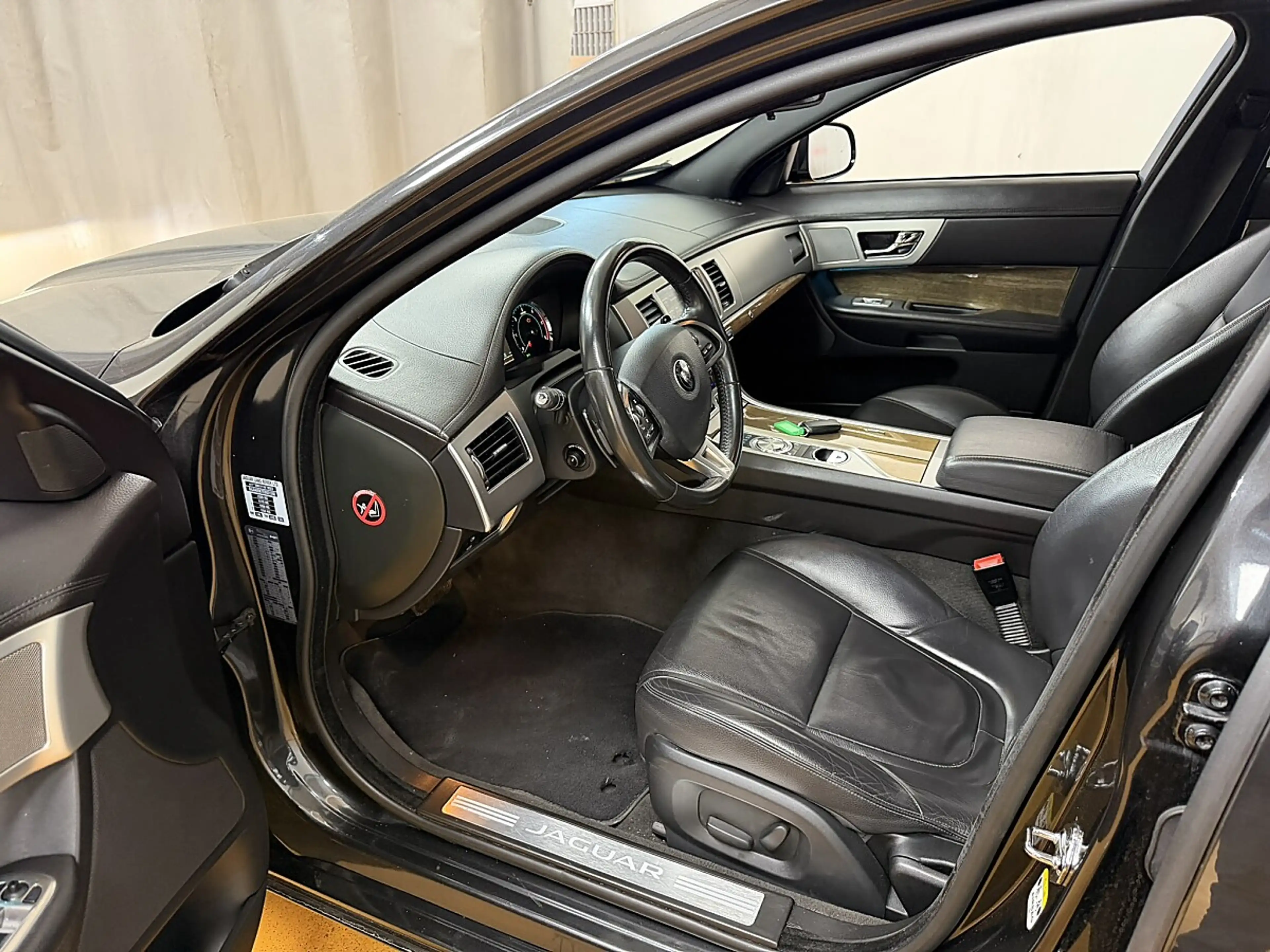 Jaguar XF 2,2 TD — photo 5