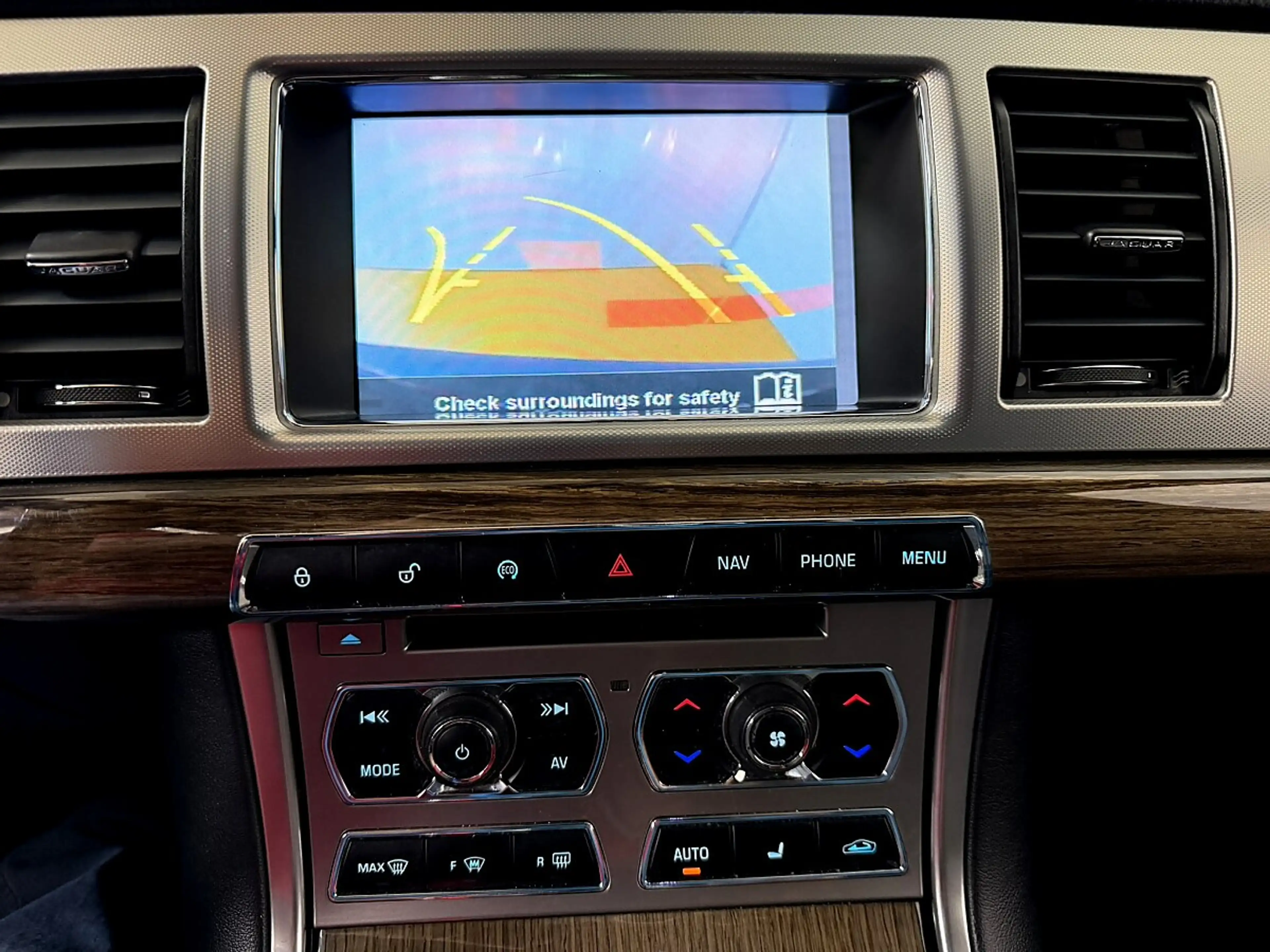Jaguar XF 2,2 TD — photo 18
