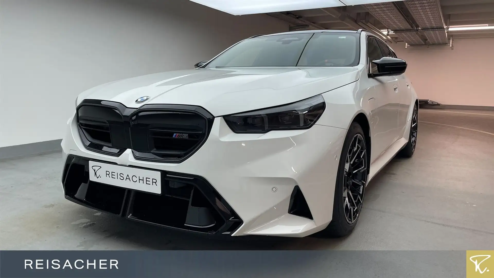BMW M5 A Tou Pano,AHK,el.Sitz+Mem,DAProf,Leder,Autom Blanc - 1