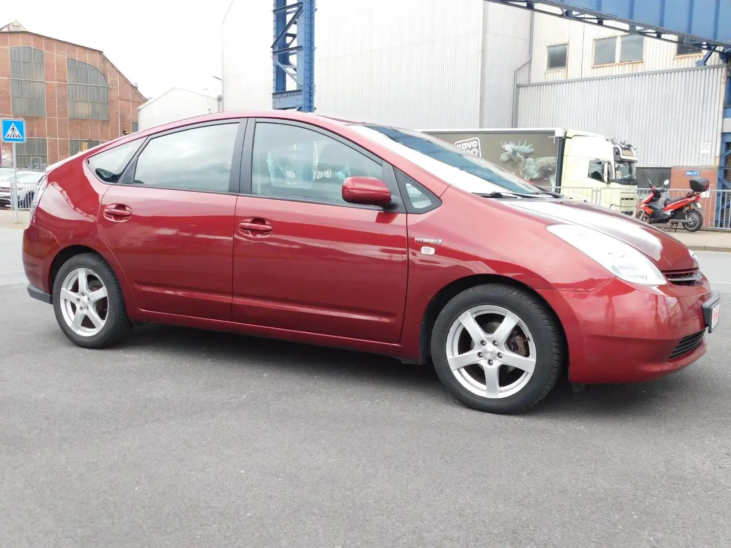 Toyota Prius Sol 1.5 VVT-i Rouge - 1