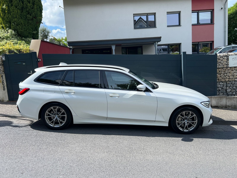 BMW 330 d Touring*Sport Line*AHK*LED — photo 3
