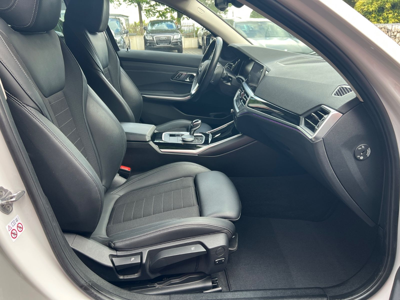 BMW 330 d Touring*Sport Line*AHK*LED — photo 15