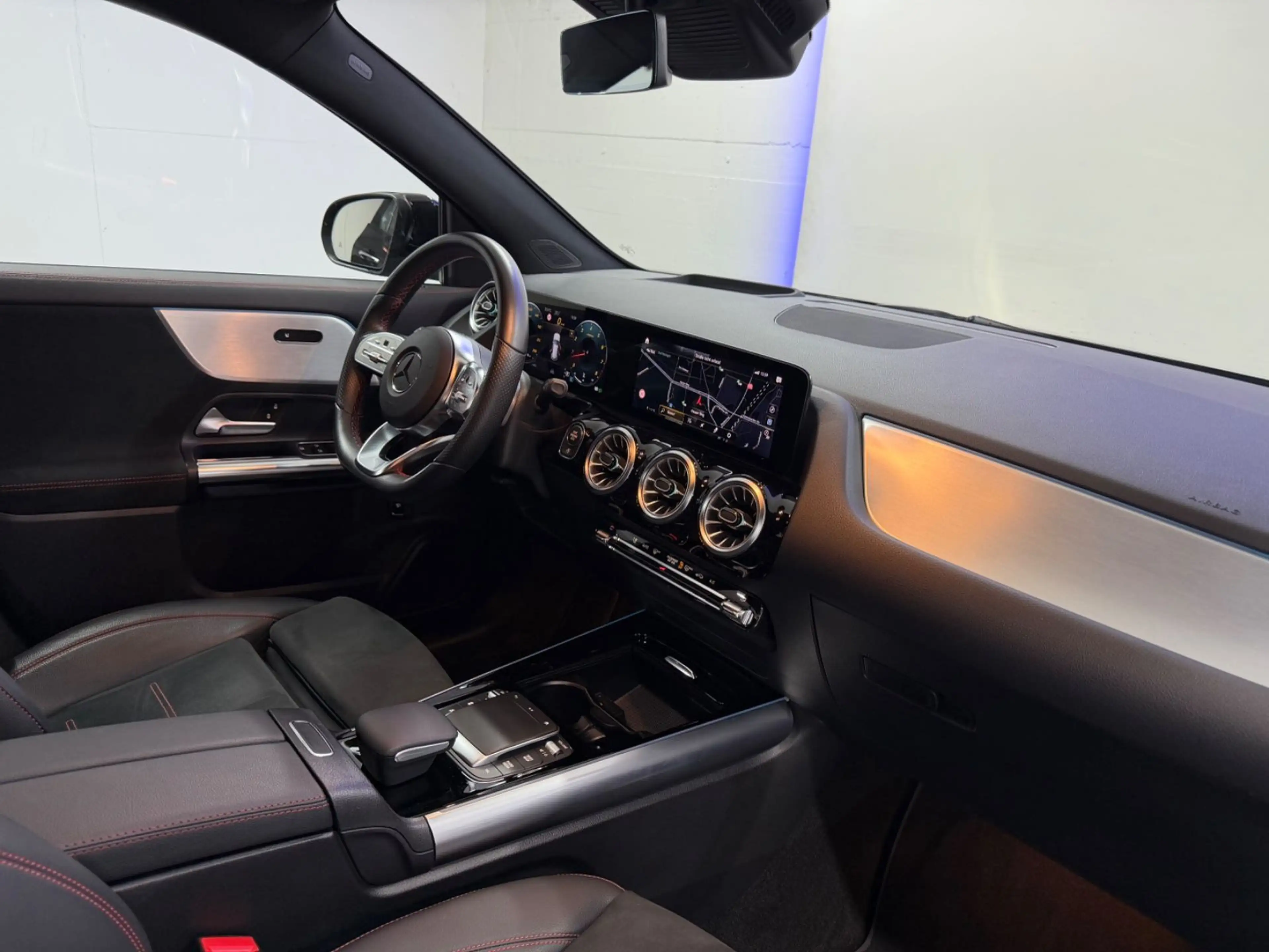 Mercedes-Benz GLA 250 4Matic AMG 360° LED 1HND ACC APPLE KEY — photo 13