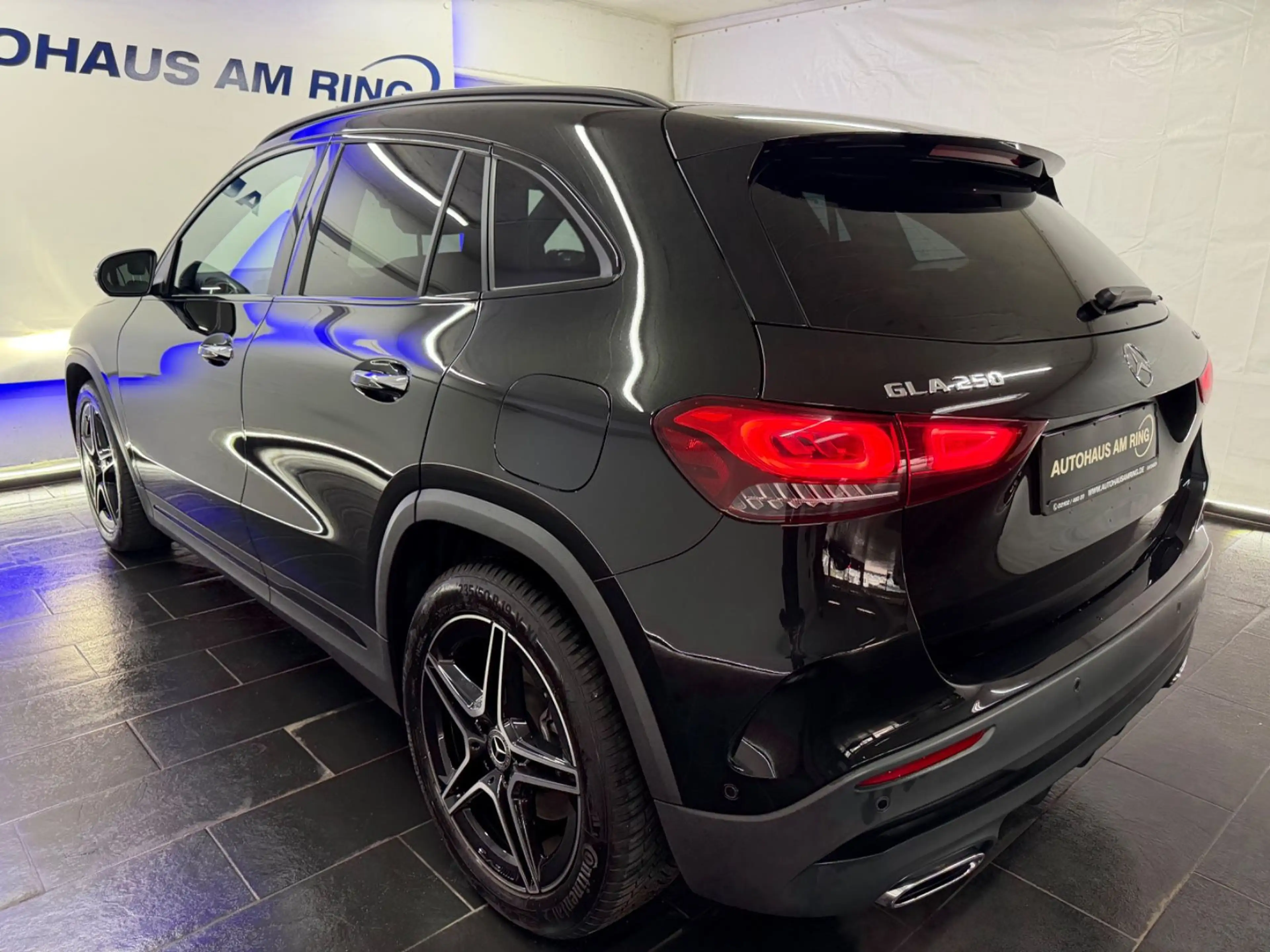 Mercedes-Benz GLA 250 4Matic AMG 360° LED 1HND ACC APPLE KEY — photo 11