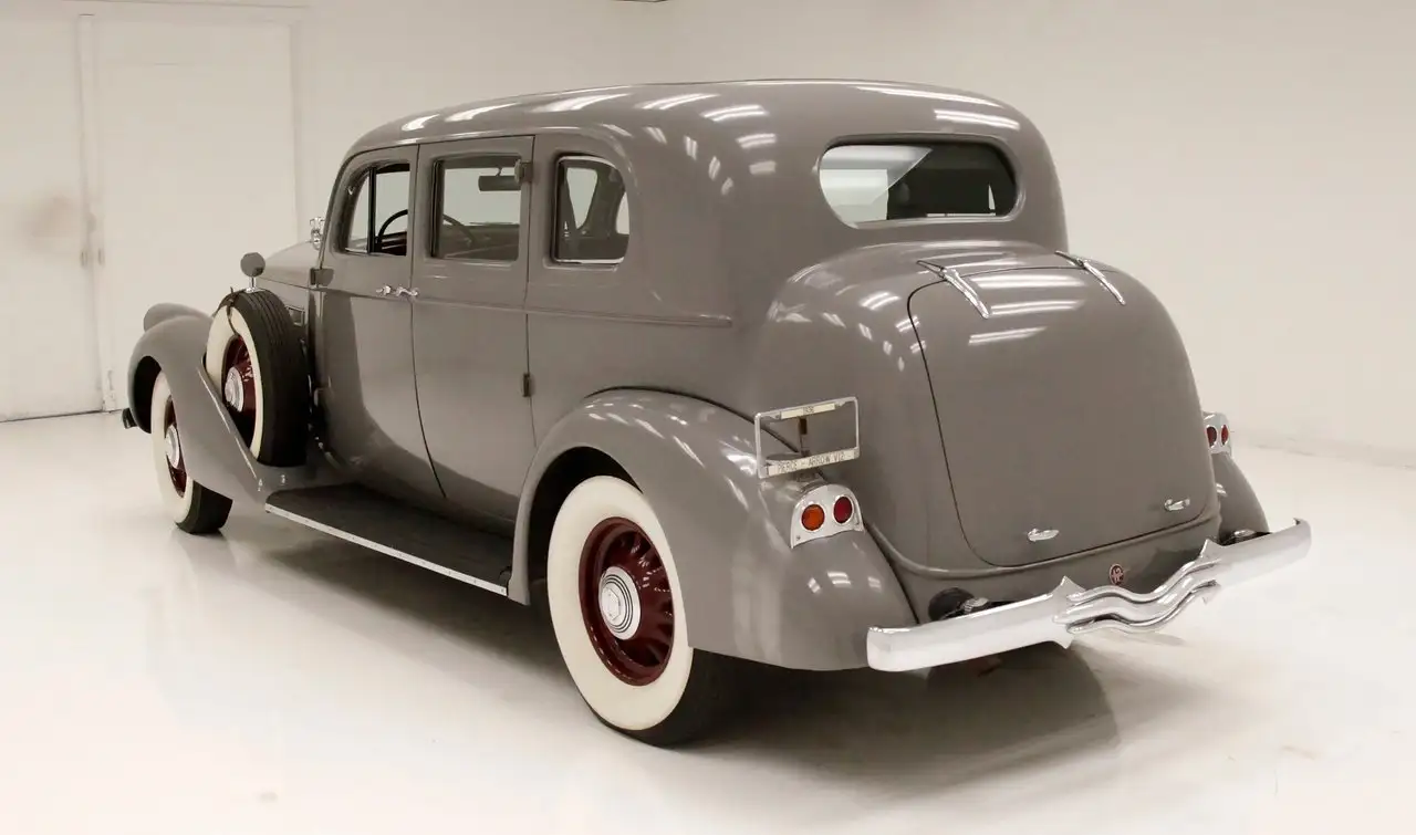 Pierce Arrow Sedan 1602, foto 3
