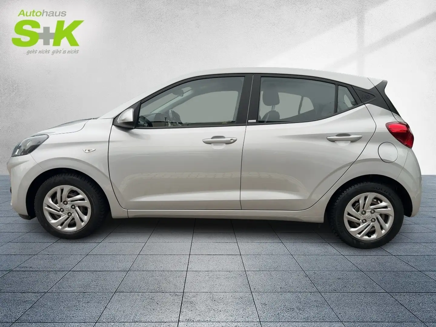 Hyundai i10 1.0 SELECT *PDC*SHZ*LHZ*DAB*ALLWETTERREIFEN* Zilver - 2