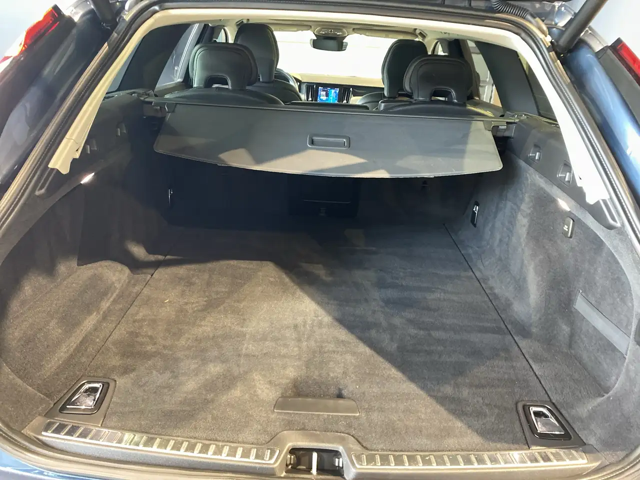 Volvo V90 Cross Country снимка Volvo V90 Cross Country