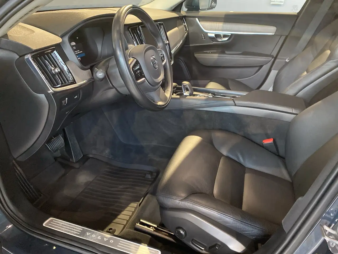 Volvo V90 Cross Country снимка Volvo V90 Cross Country