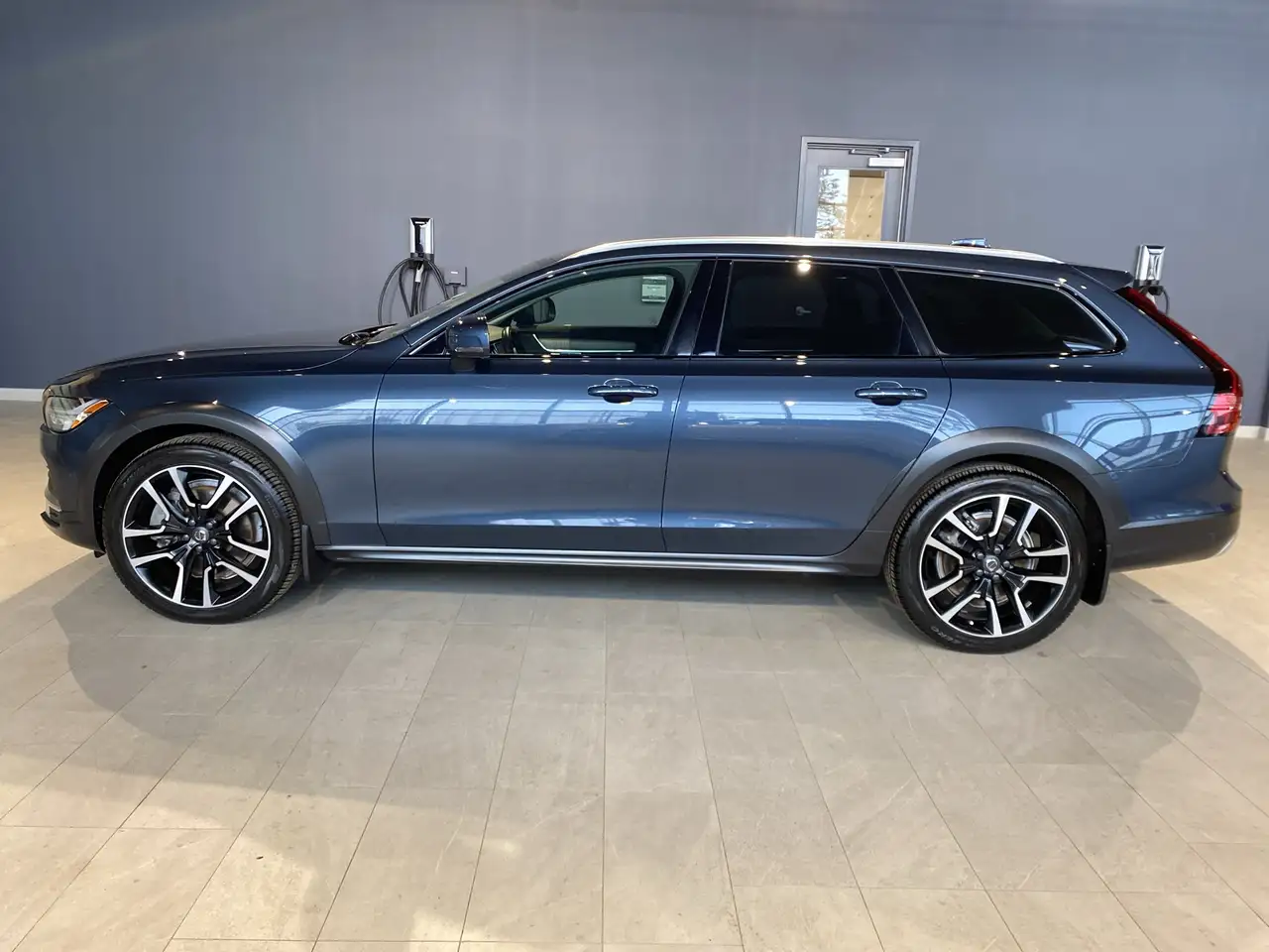 Volvo V90 Cross Country снимка Volvo V90 Cross Country
