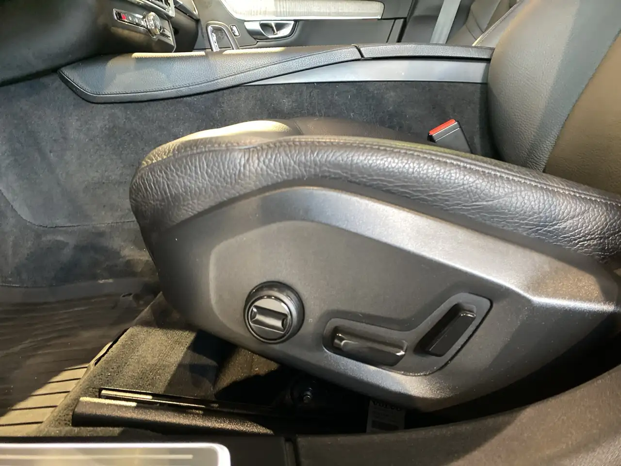 Volvo V90 Cross Country снимка Volvo V90 Cross Country