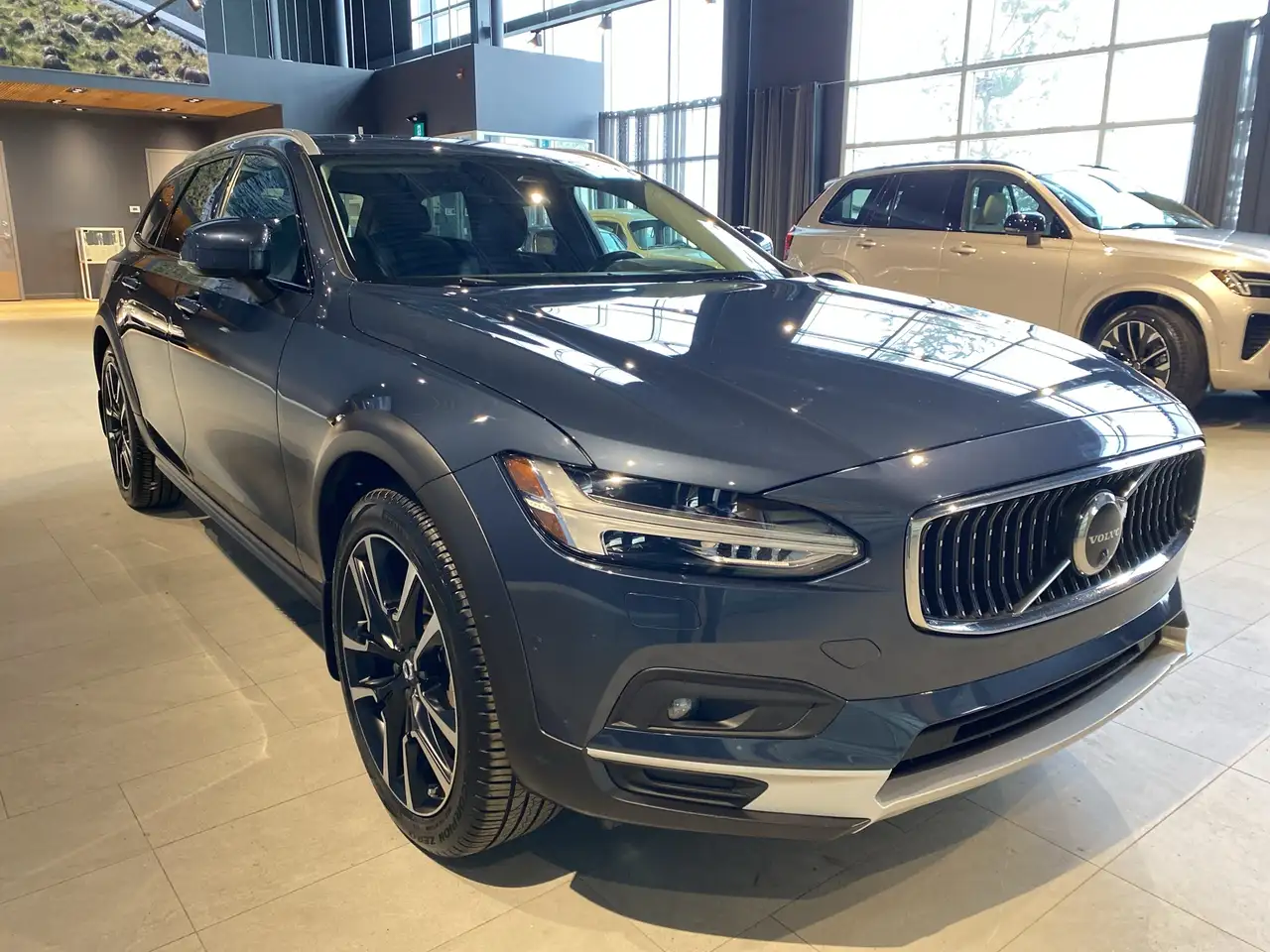 Volvo V90 Cross Country снимка Volvo V90 Cross Country
