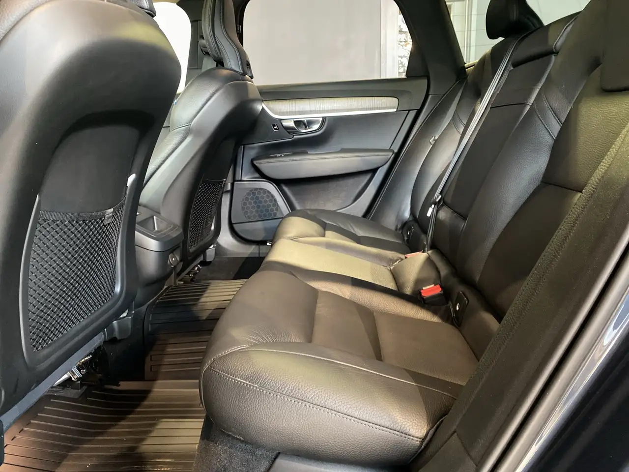Volvo V90 Cross Country снимка Volvo V90 Cross Country