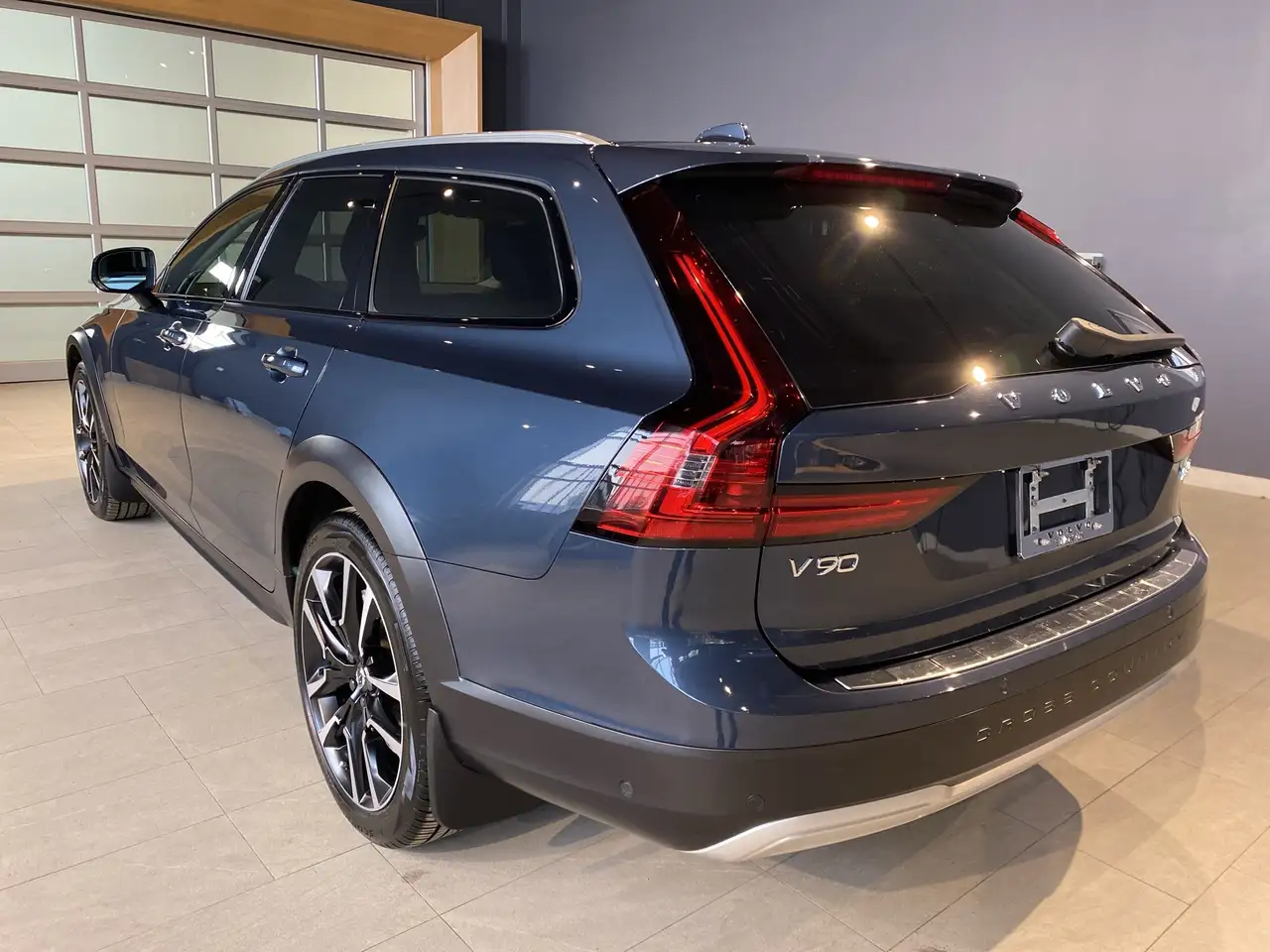 Volvo V90 Cross Country снимка Volvo V90 Cross Country