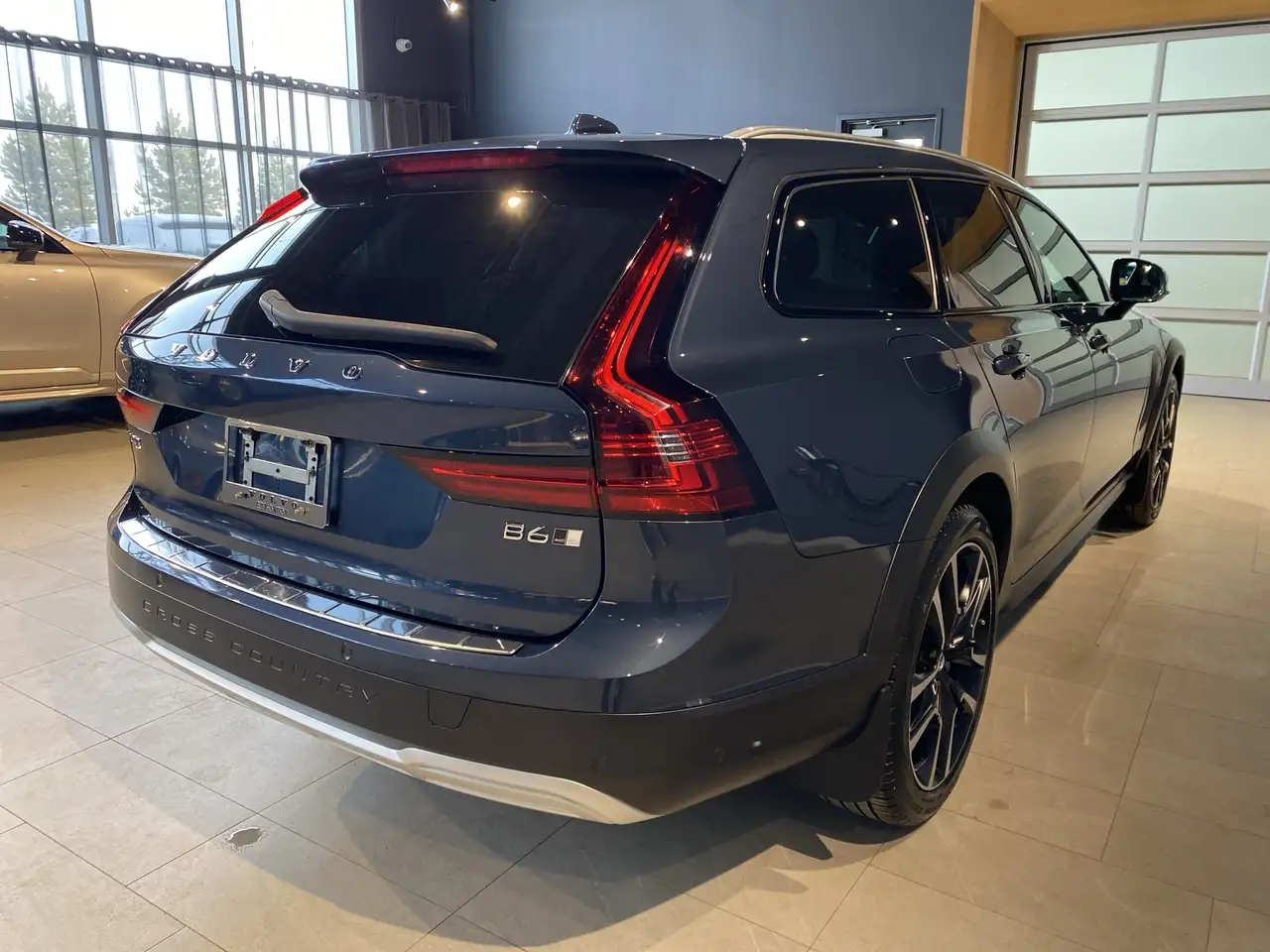 Volvo V90 Cross Country снимка Volvo V90 Cross Country