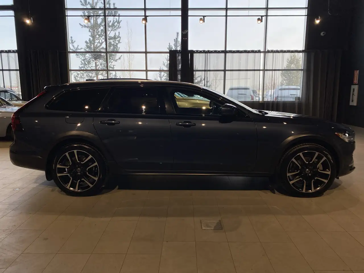 Volvo V90 Cross Country снимка Volvo V90 Cross Country