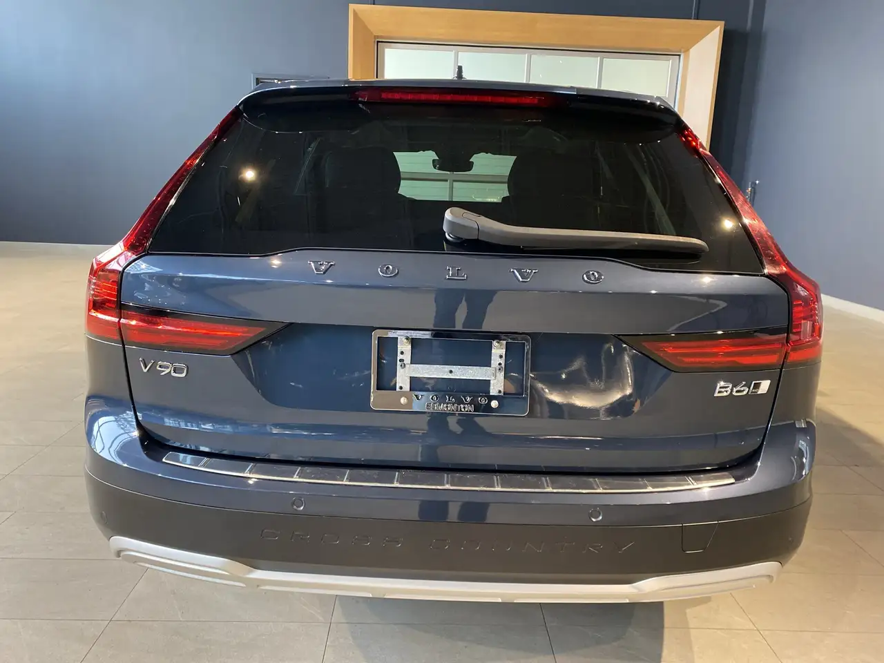 Volvo V90 Cross Country снимка Volvo V90 Cross Country