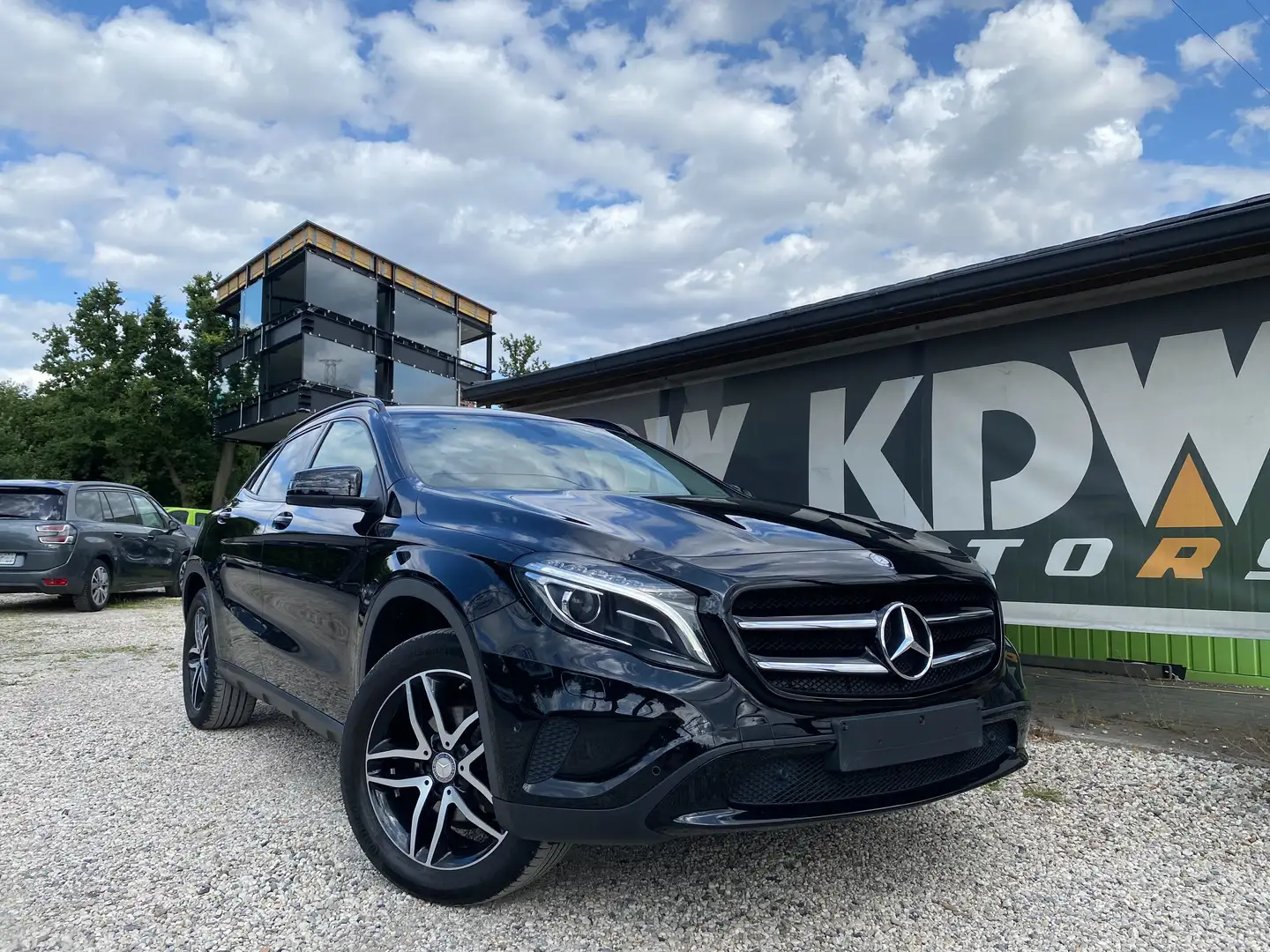 Mercedes-Benz GLA 200 GLA 200 7G-DCT Urban Czarny - 1