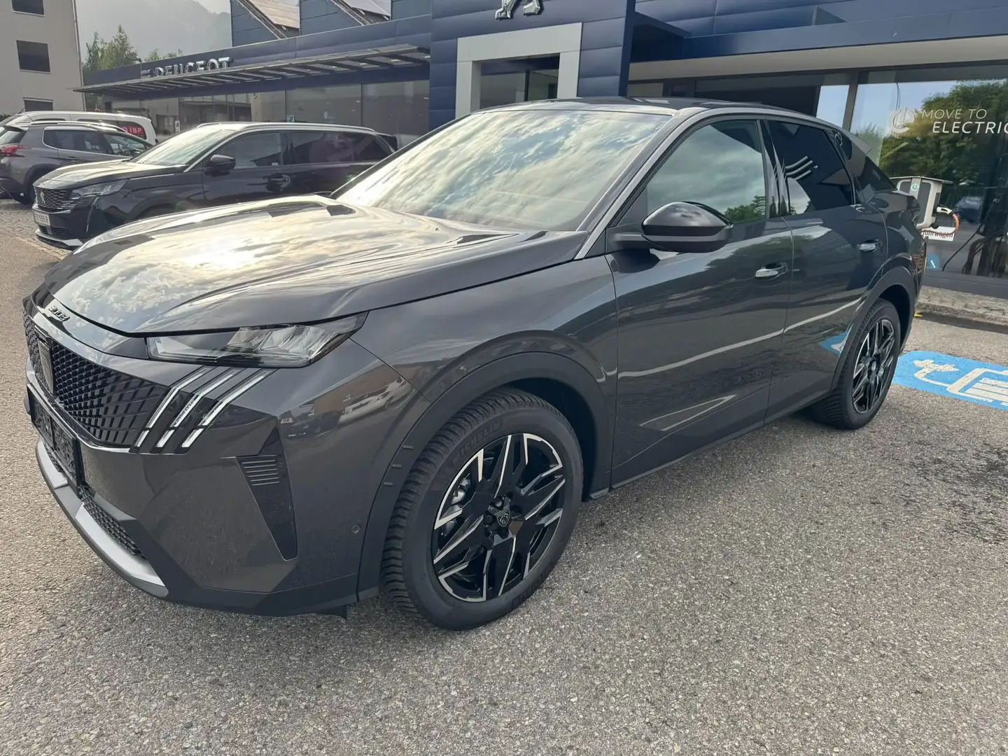 Peugeot 3008 Allure Hybrid 145 Grau - 1