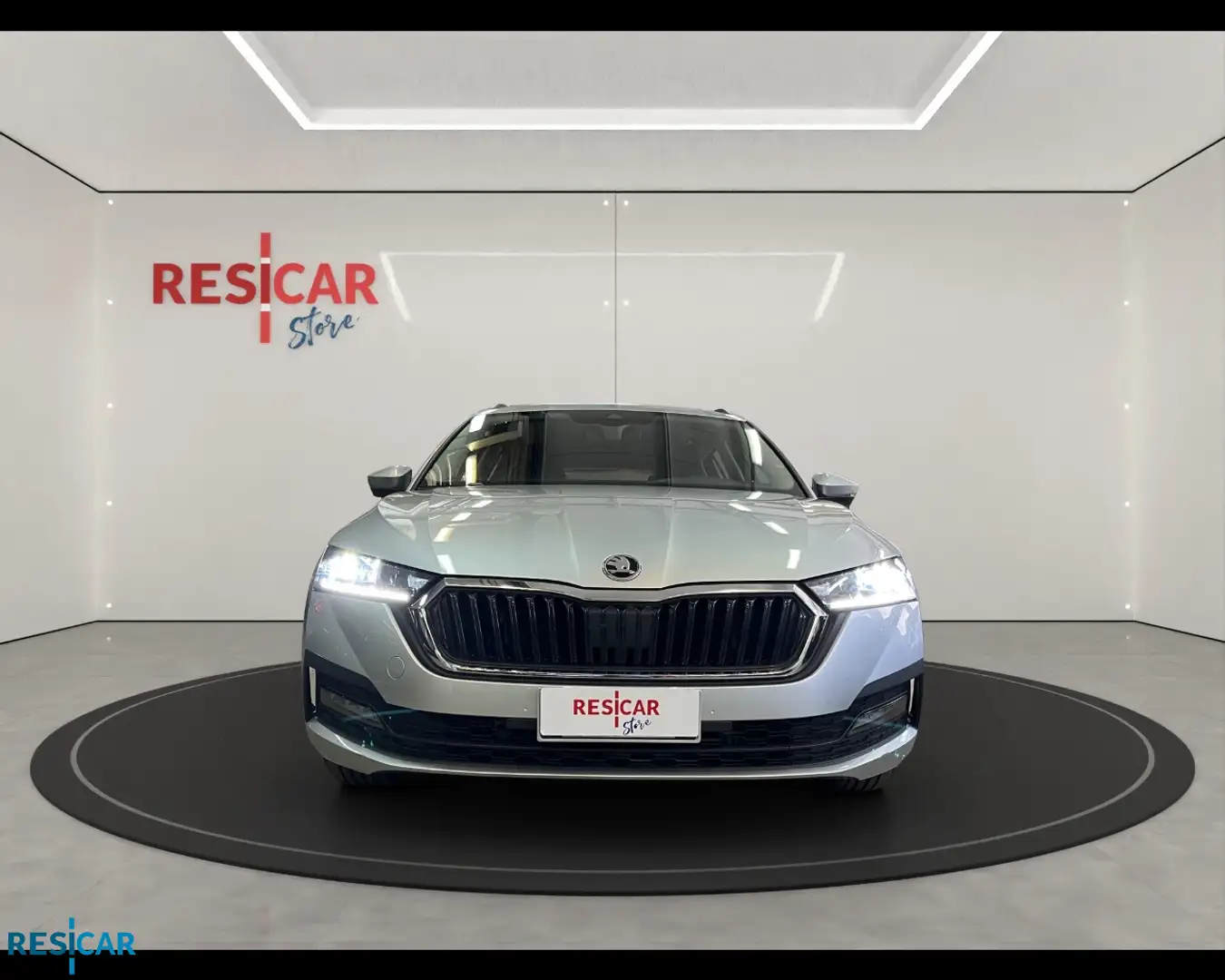 Skoda Octavia Wagon 2.0 TDI EVO SCR Executive Argento - 2