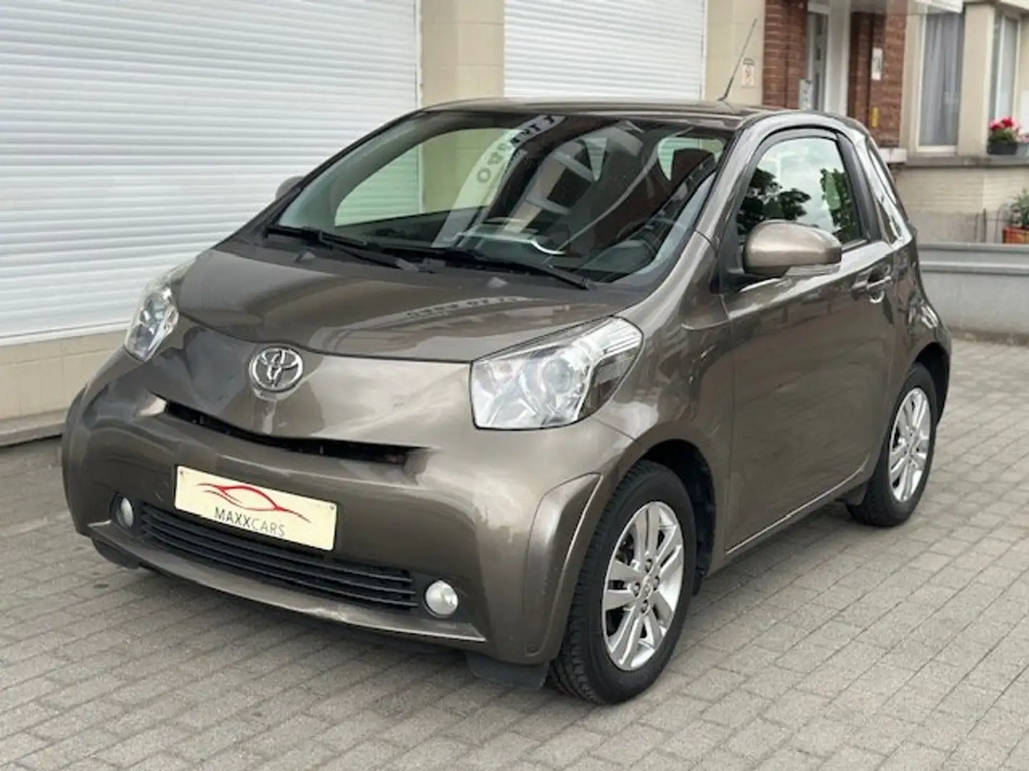 Toyota iQ 1.0i Automaat GPS Keyless Camera BT Airco Maro - 1