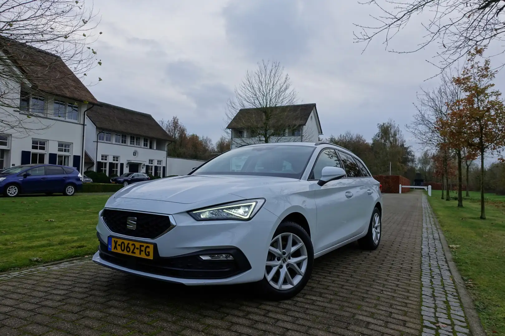 SEAT Leon Sportstourer 1.0 eTSI FR Business Intense | Trekha Blanco - 1