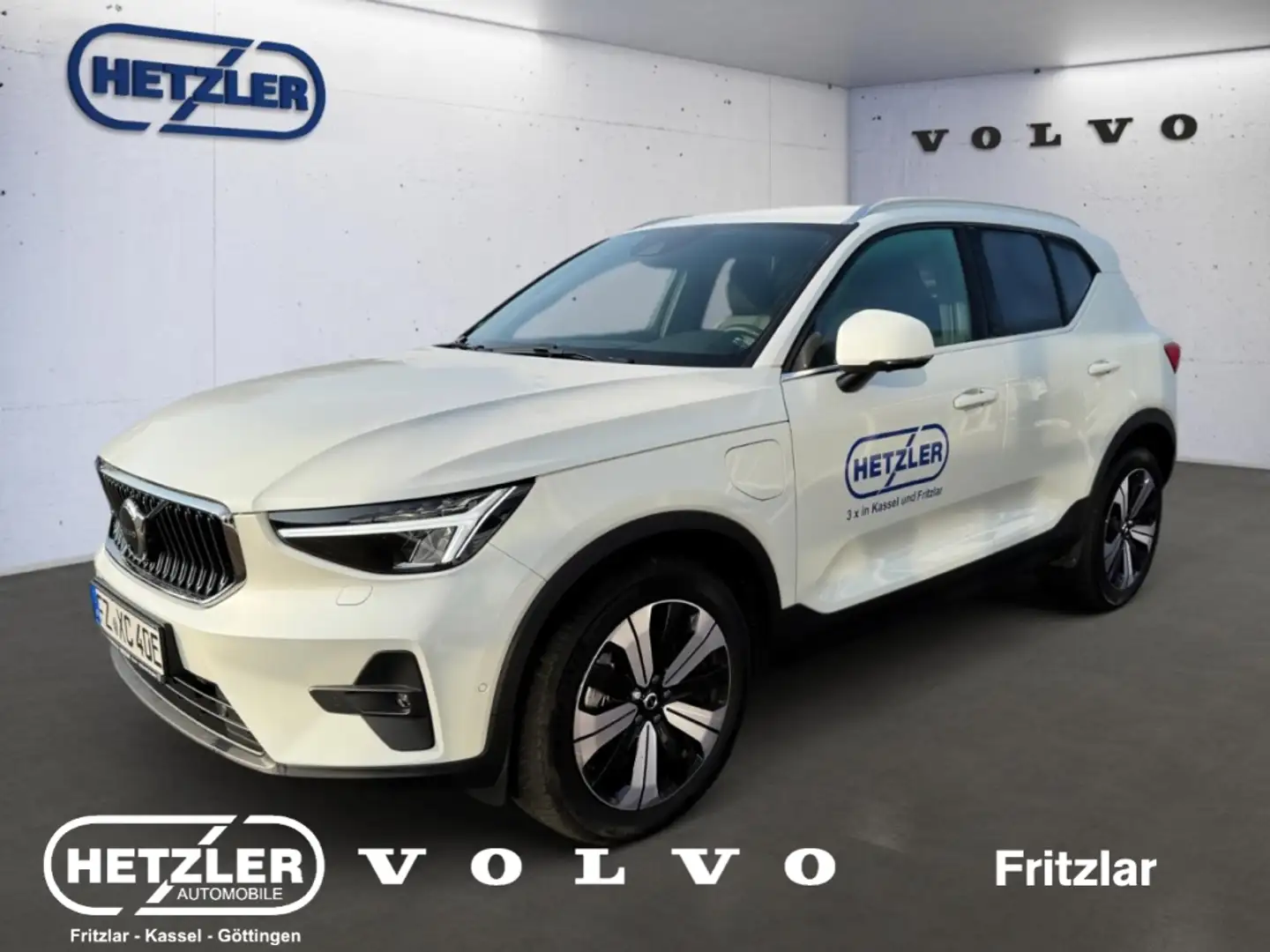 Volvo XC40 Plus Bright Recharge Plug-In Hybrid 2WD T4 Twin En Weiß - 1