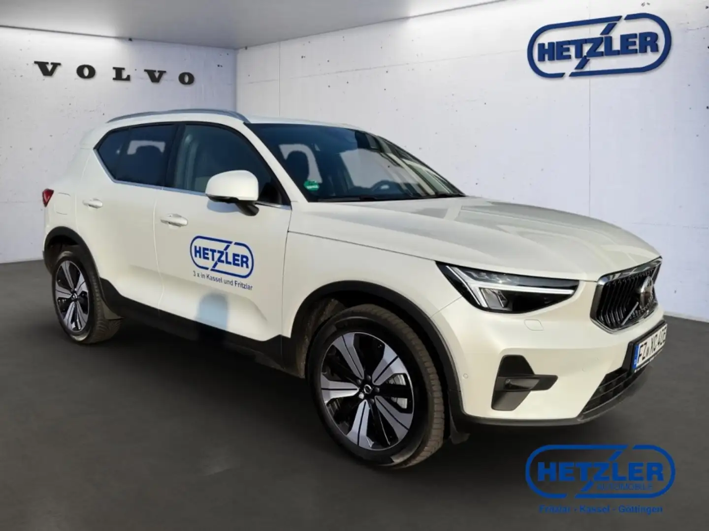 Volvo XC40 Plus Bright Recharge Plug-In Hybrid 2WD T4 Twin En Weiß - 2