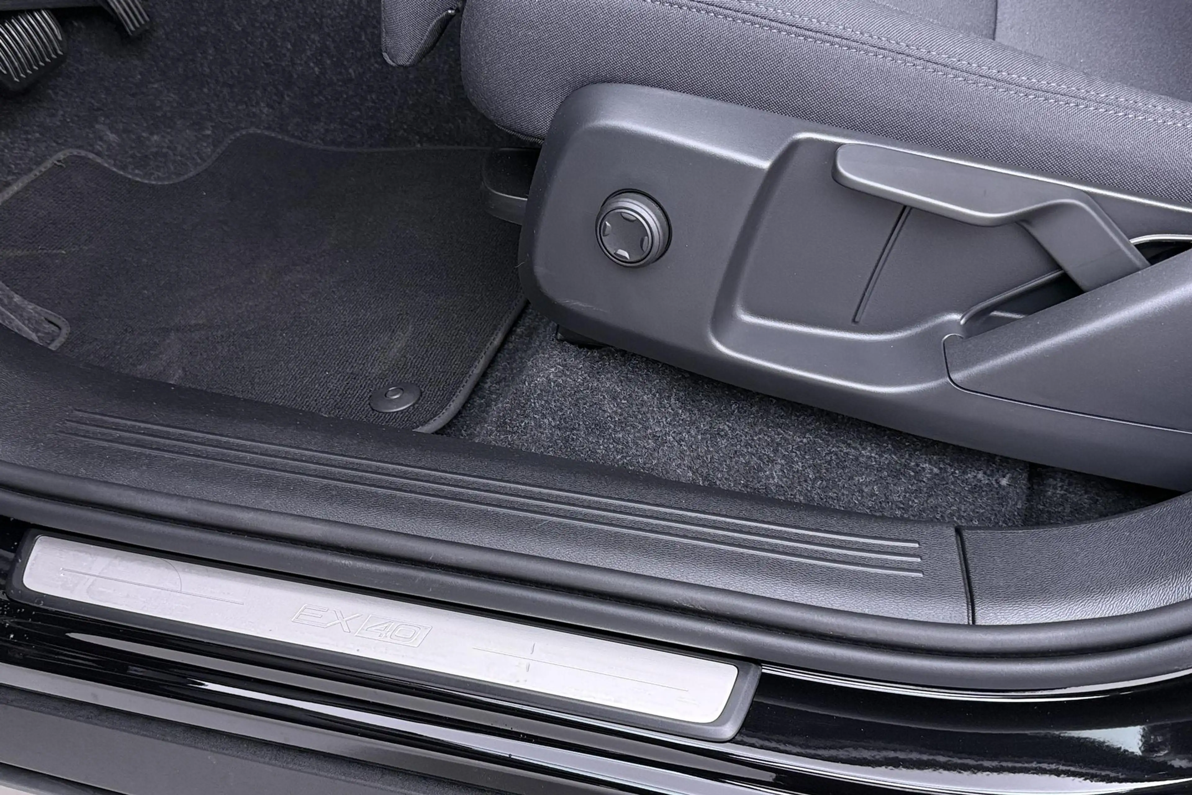 Volvo EX40 Single Motor Extended Range Plus | 82 kWh | Harman — photo 44