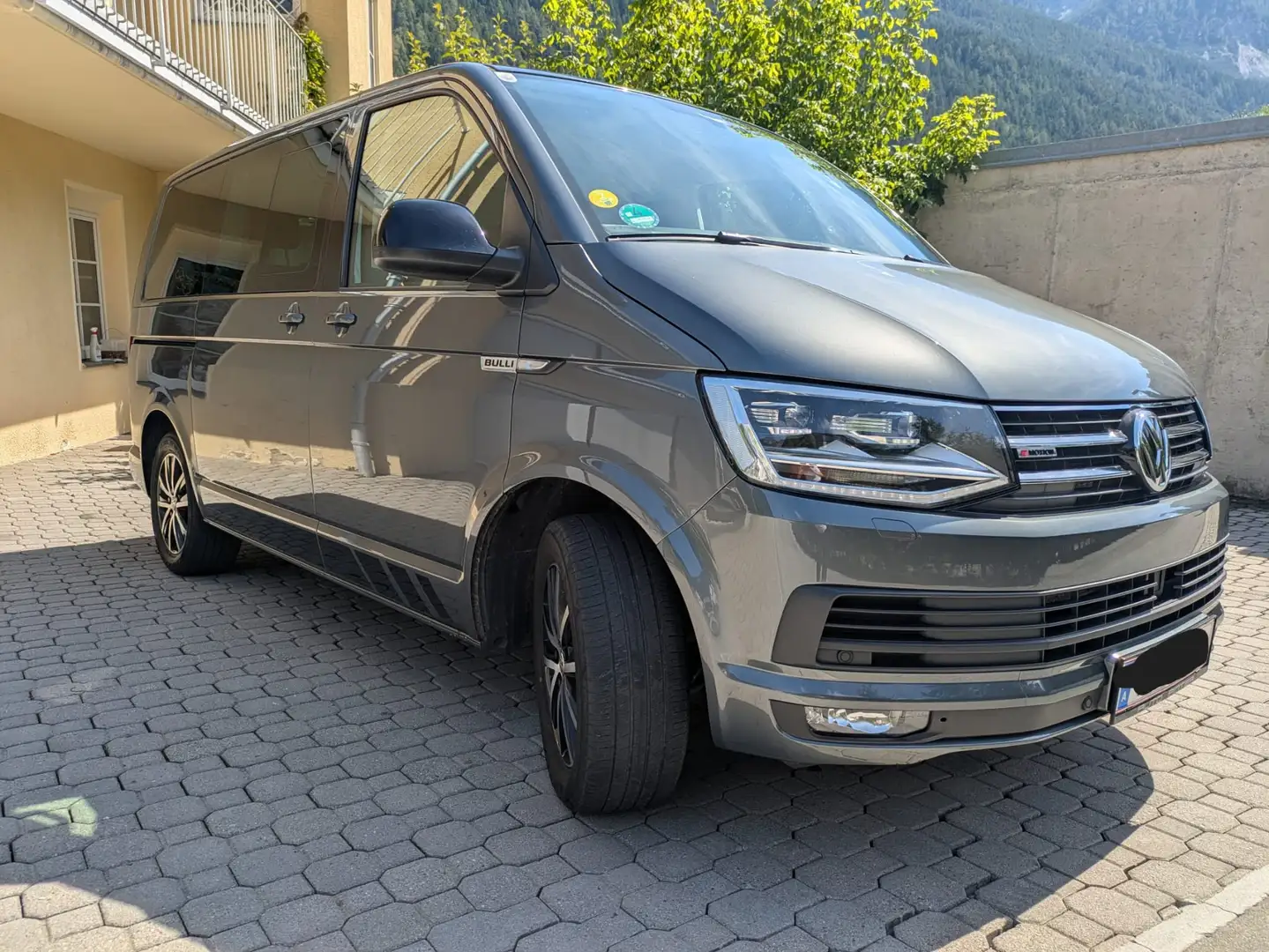 Volkswagen T6 Multivan Multivan 70 Jahre Bulli 2,0 TDI 4Motion BMT DSG 70 Jahre Bulli Grau - 1