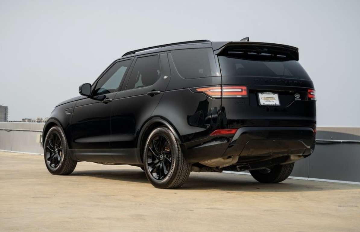 2019 Land Rover Discovery HSE 4WD alt 2