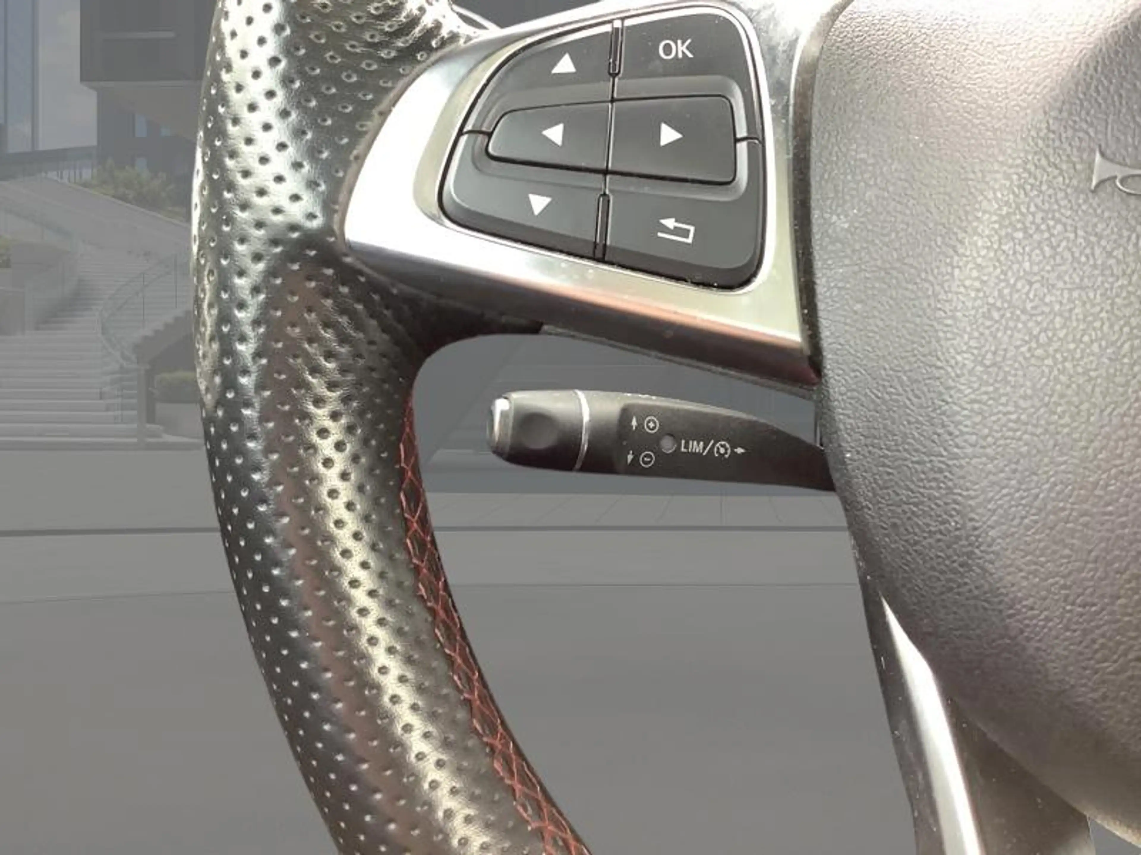 Mercedes-Benz SLC 180 AMG Line — photo 12