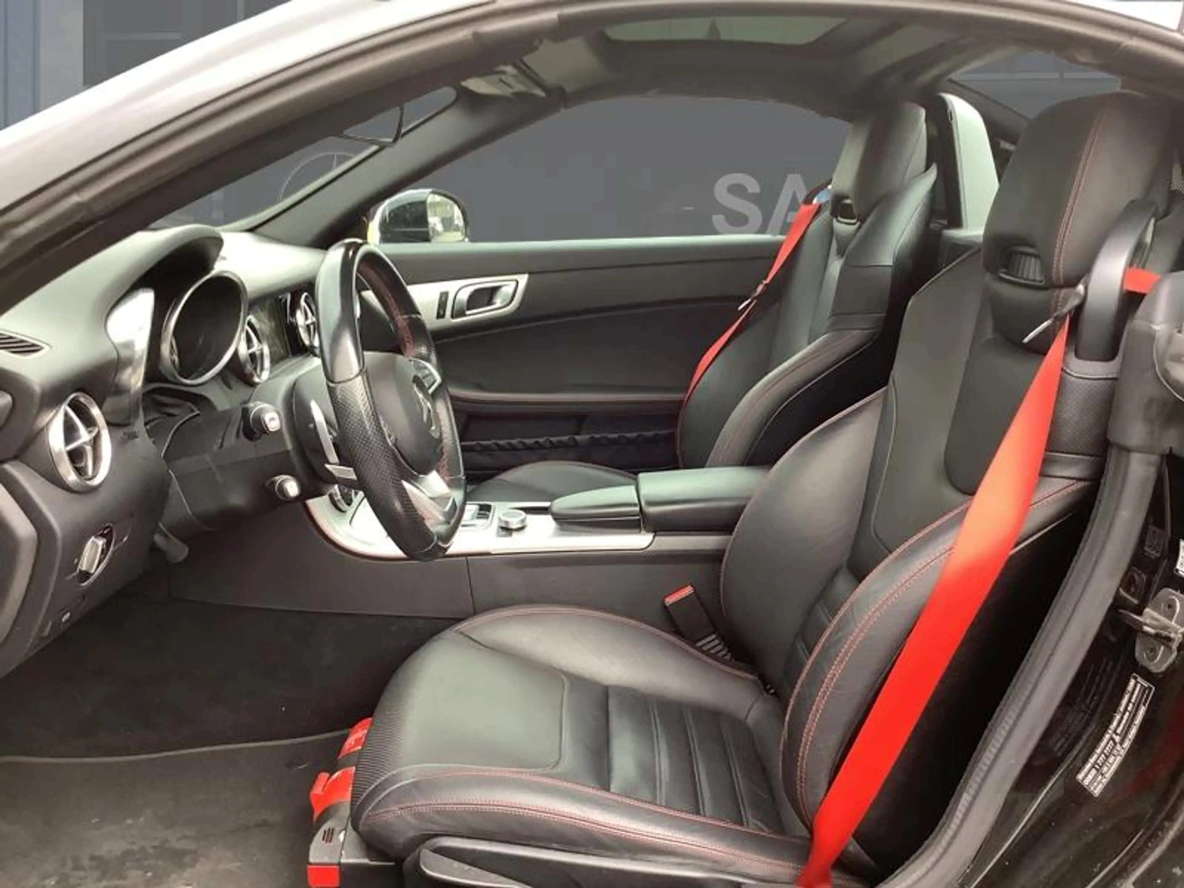 Mercedes-Benz SLC 180 AMG Line — photo 3