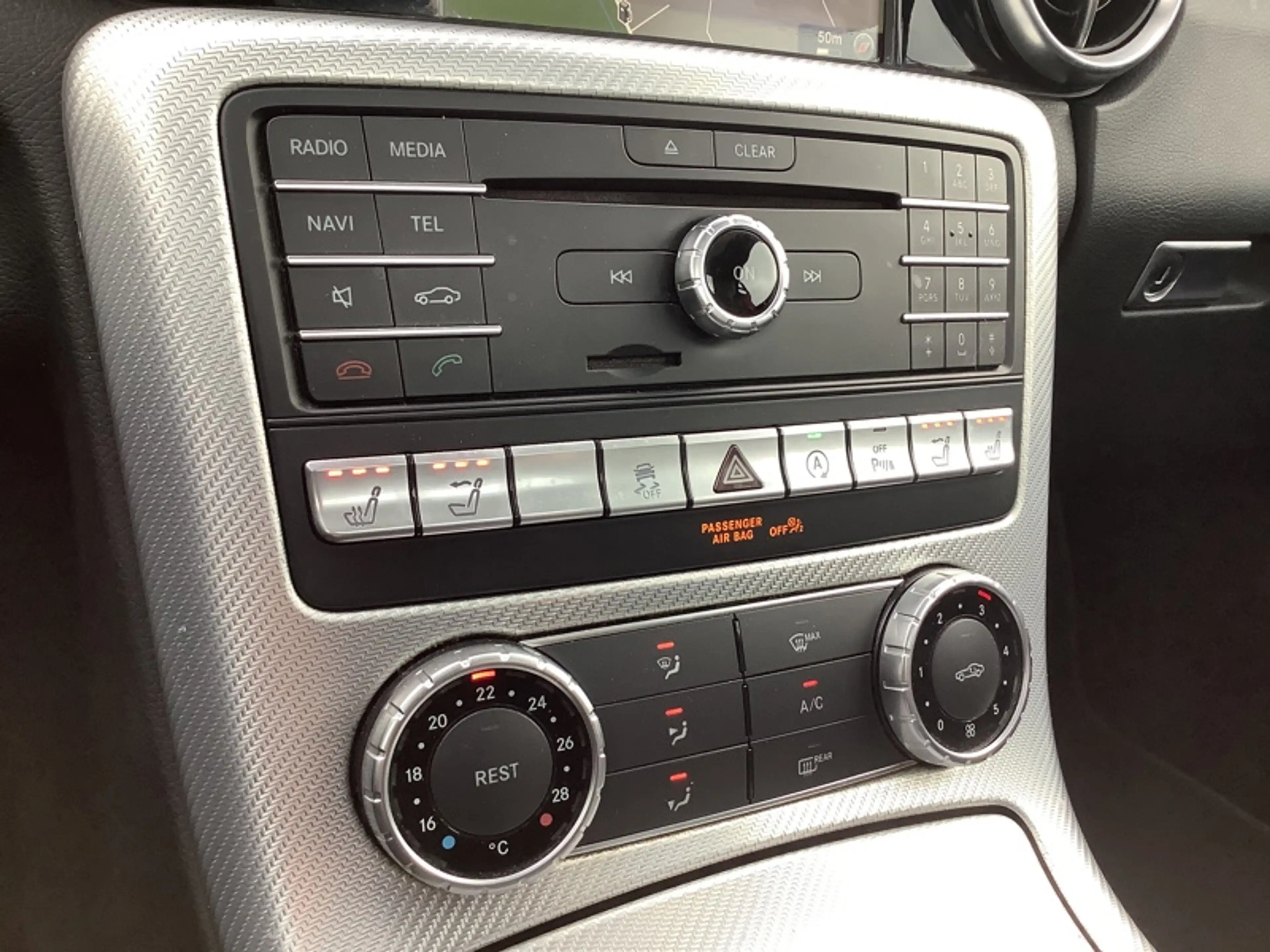 Mercedes-Benz SLC 180 AMG Line — photo 11